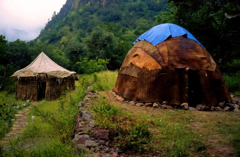 Những ngôi nhà truyền thống trên Dãy núi Mabla.