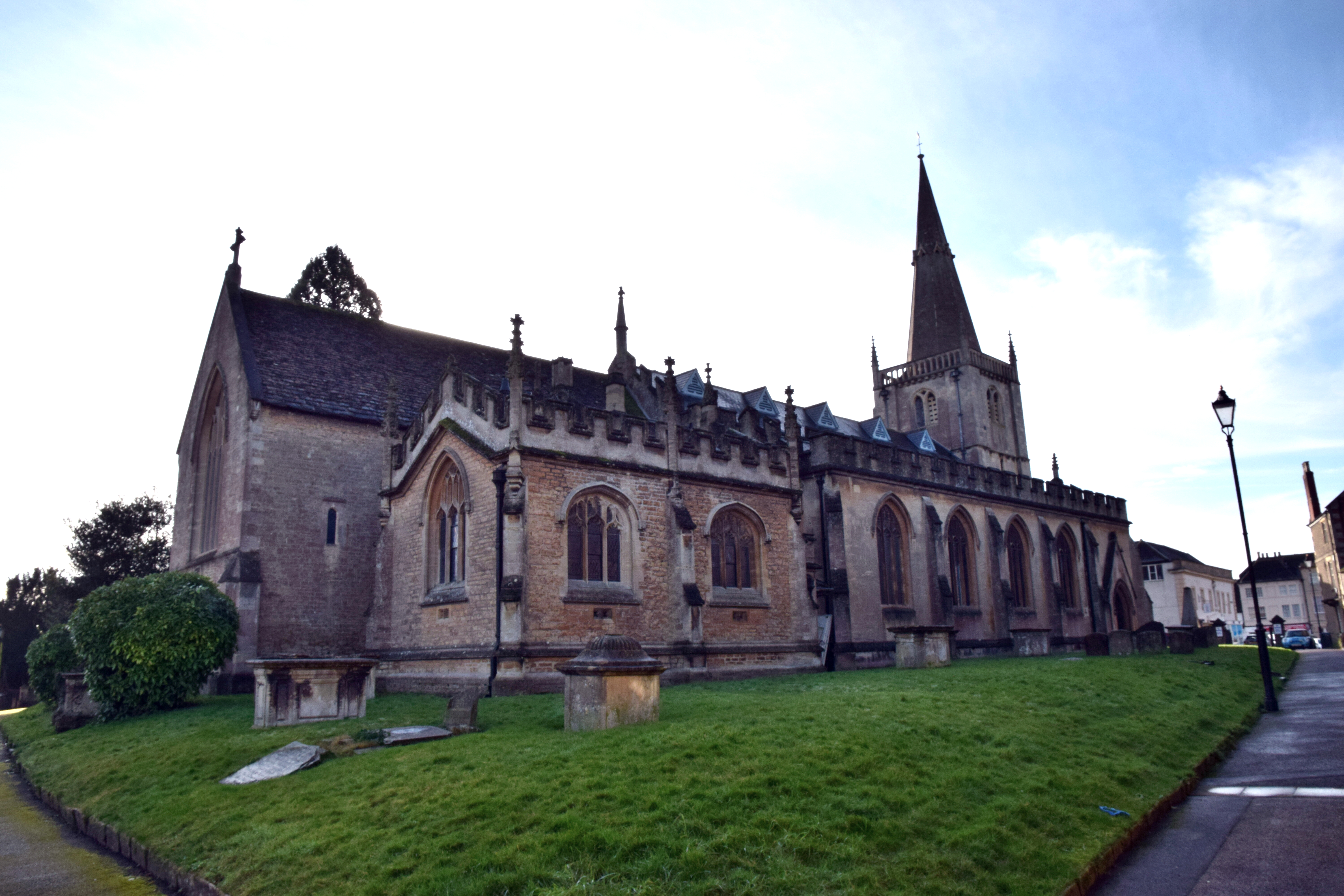 세인트 앤드류 교회, 치프넘, 윌트셔