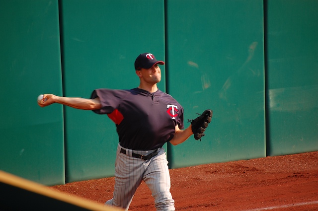 Pat Neshek melempar untuk Minnesota Twins pada tahun 2007.