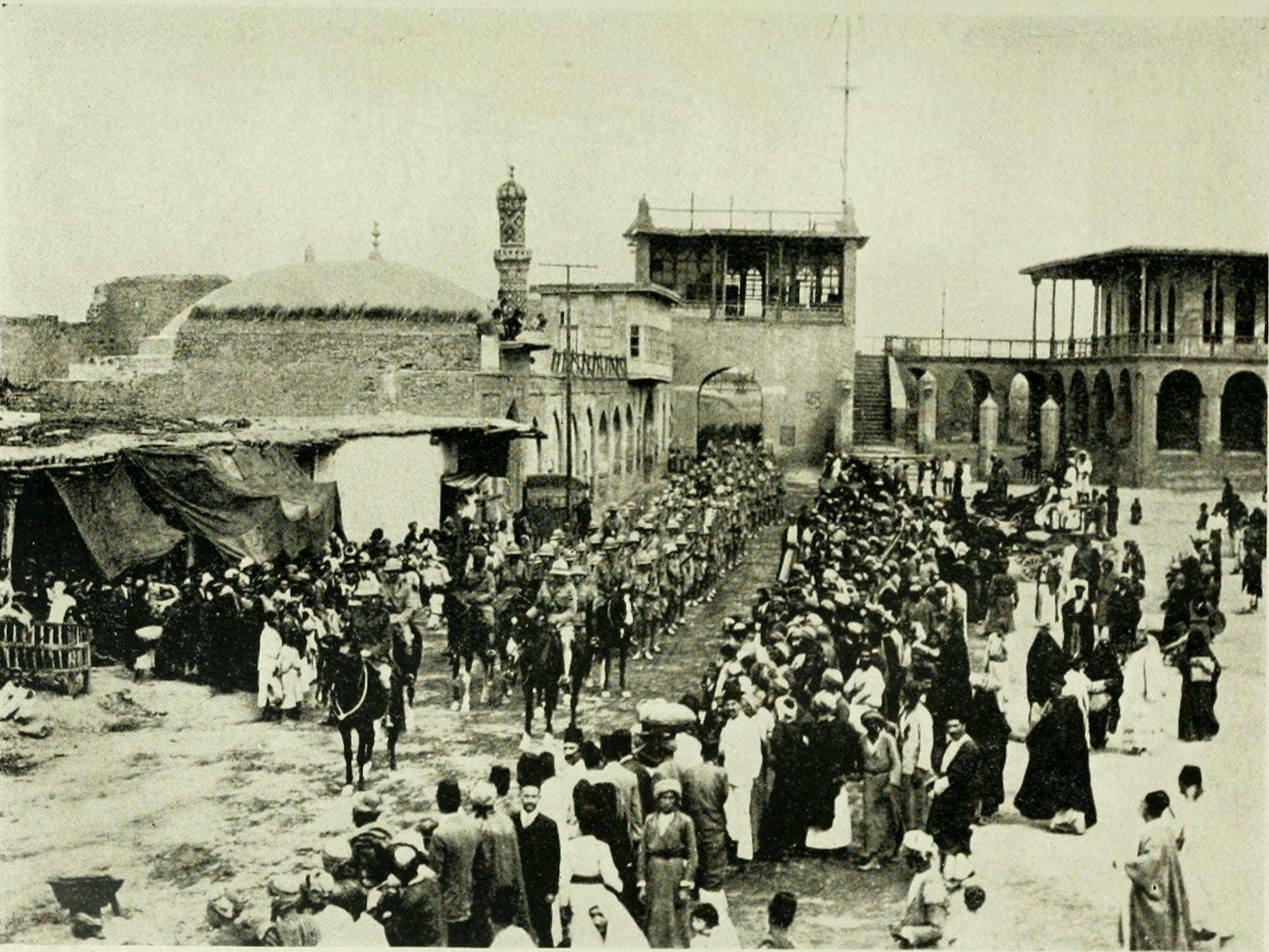 1917년 3월, 바그다드로 진군하는 인도군을 이끄는 스탠리 머드 중장
