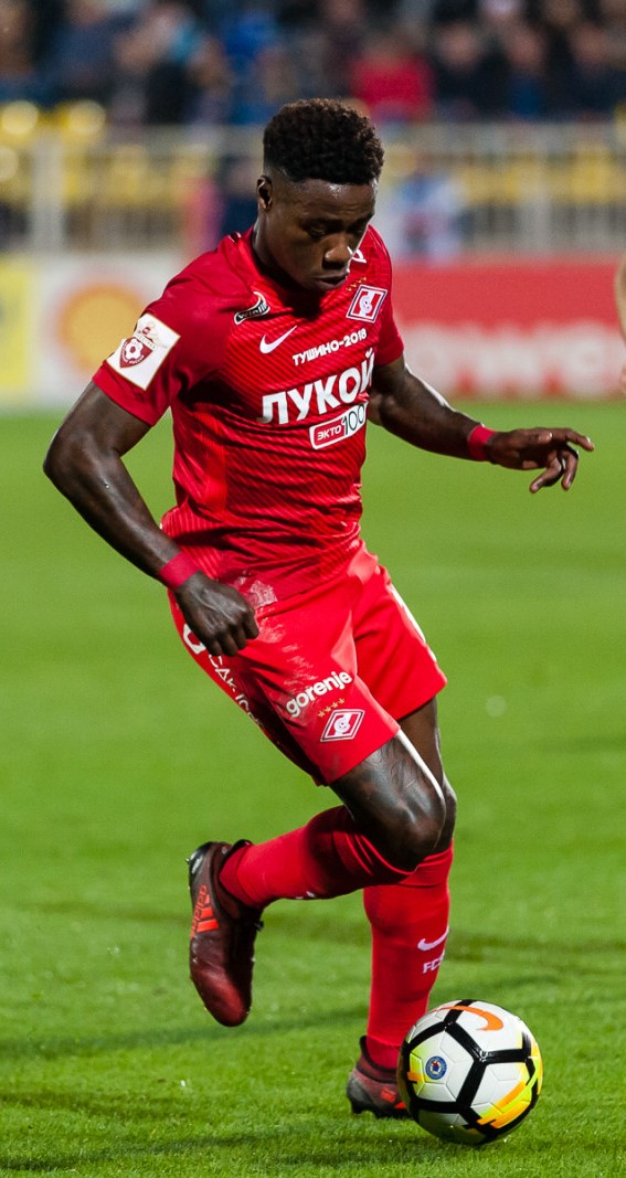 Promes dribbling during a match against Rostov in November 2017