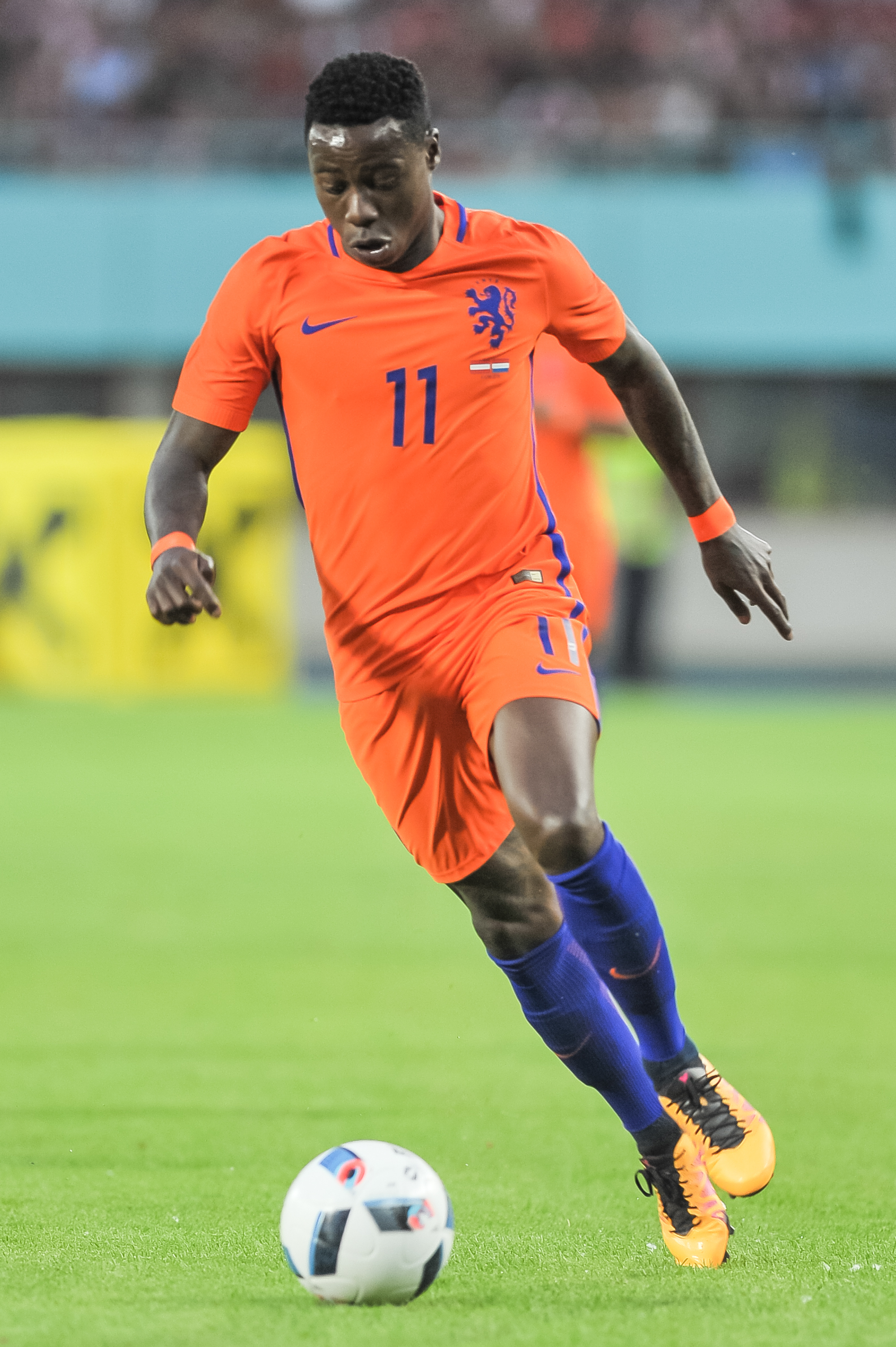 Promes playing for the Netherlands senior team against Austria in 2016
