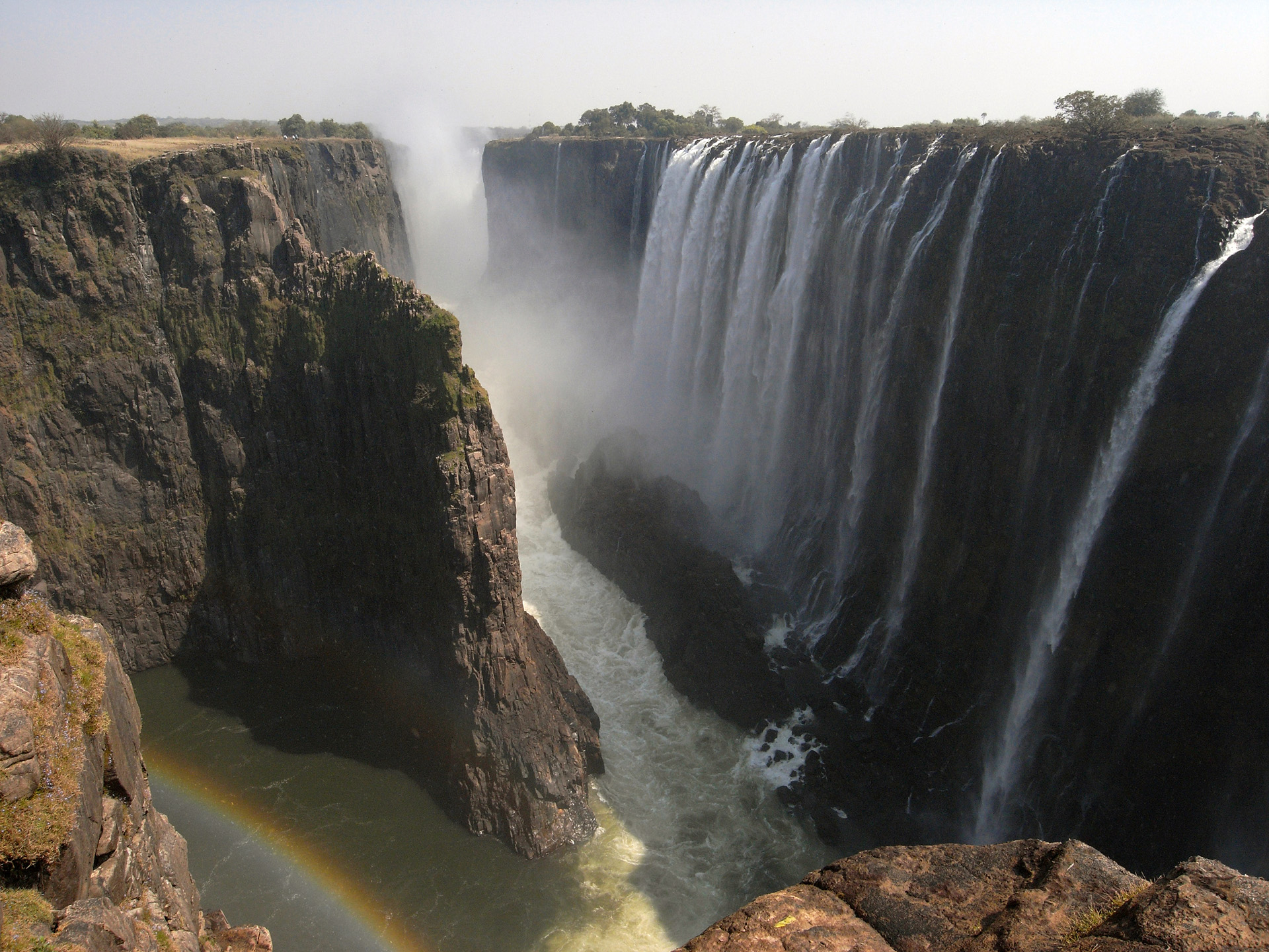 Thác Victoria từ phía Zambia (tháng 8 năm 2009).