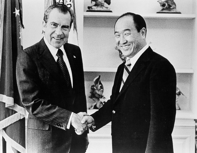 Nixon dan Moon di Gedung Putih (1974).