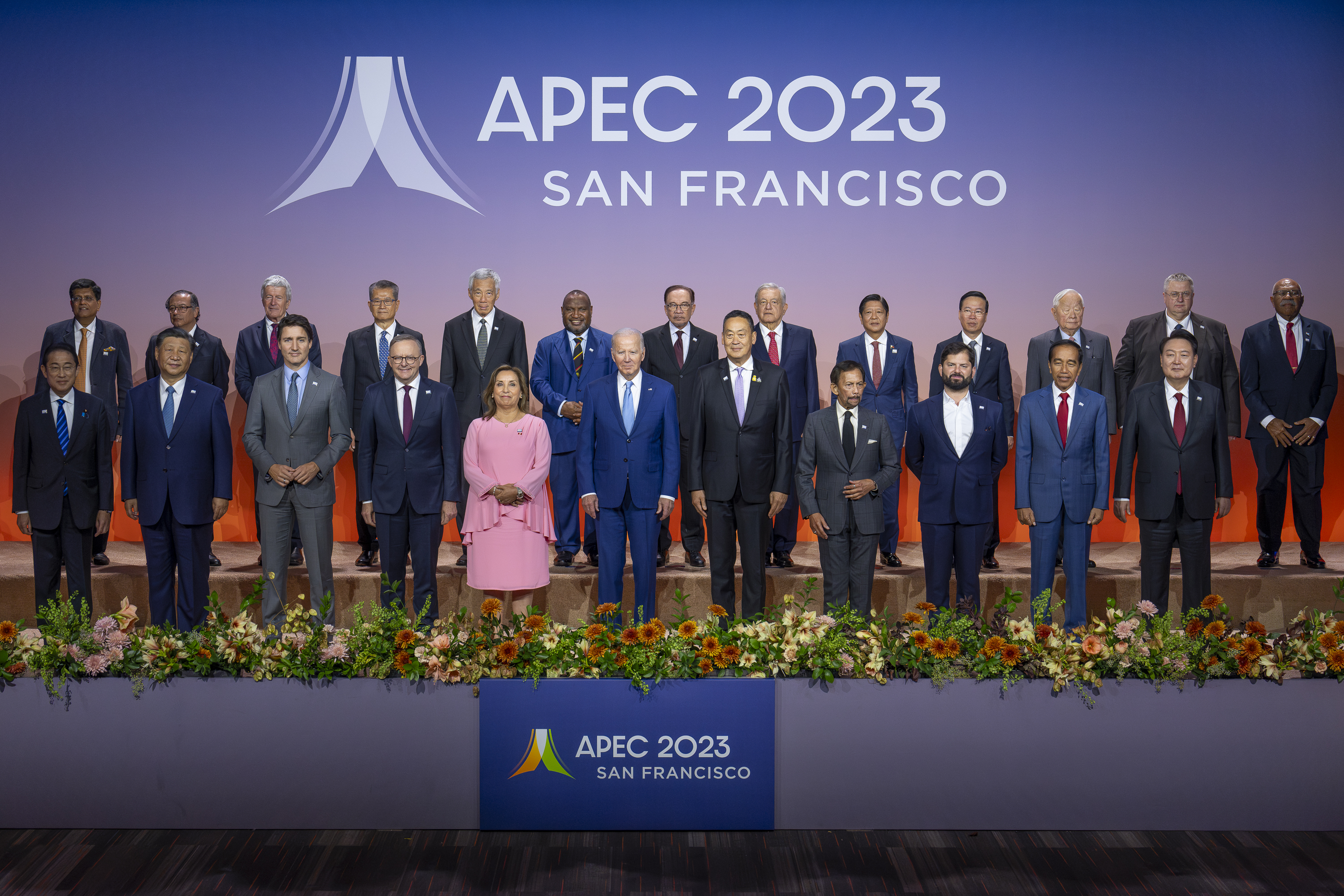 Srettha with APEC leaders in San Francisco, November 2023