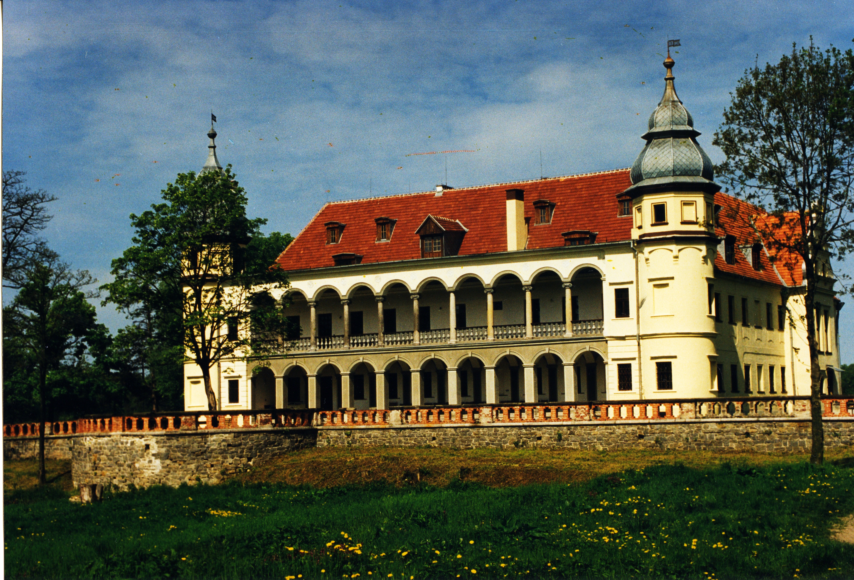 Kastil Krobielowice (sebelumnya Krieblowitz), Silesia Hilir (dimiliki oleh keluarga Blücher 1814-1945).