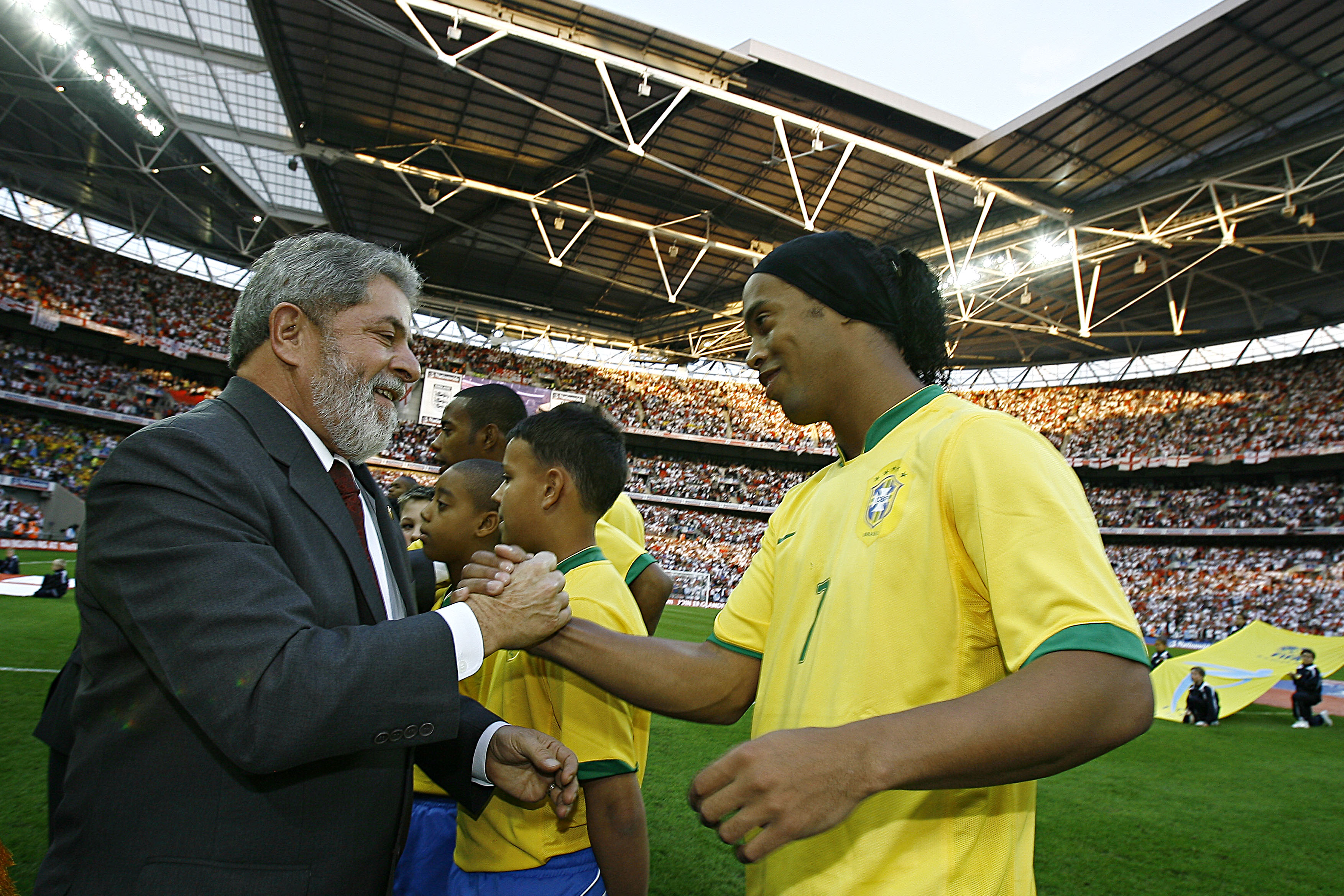 Ronaldinho (kanan) dan Presiden Lula