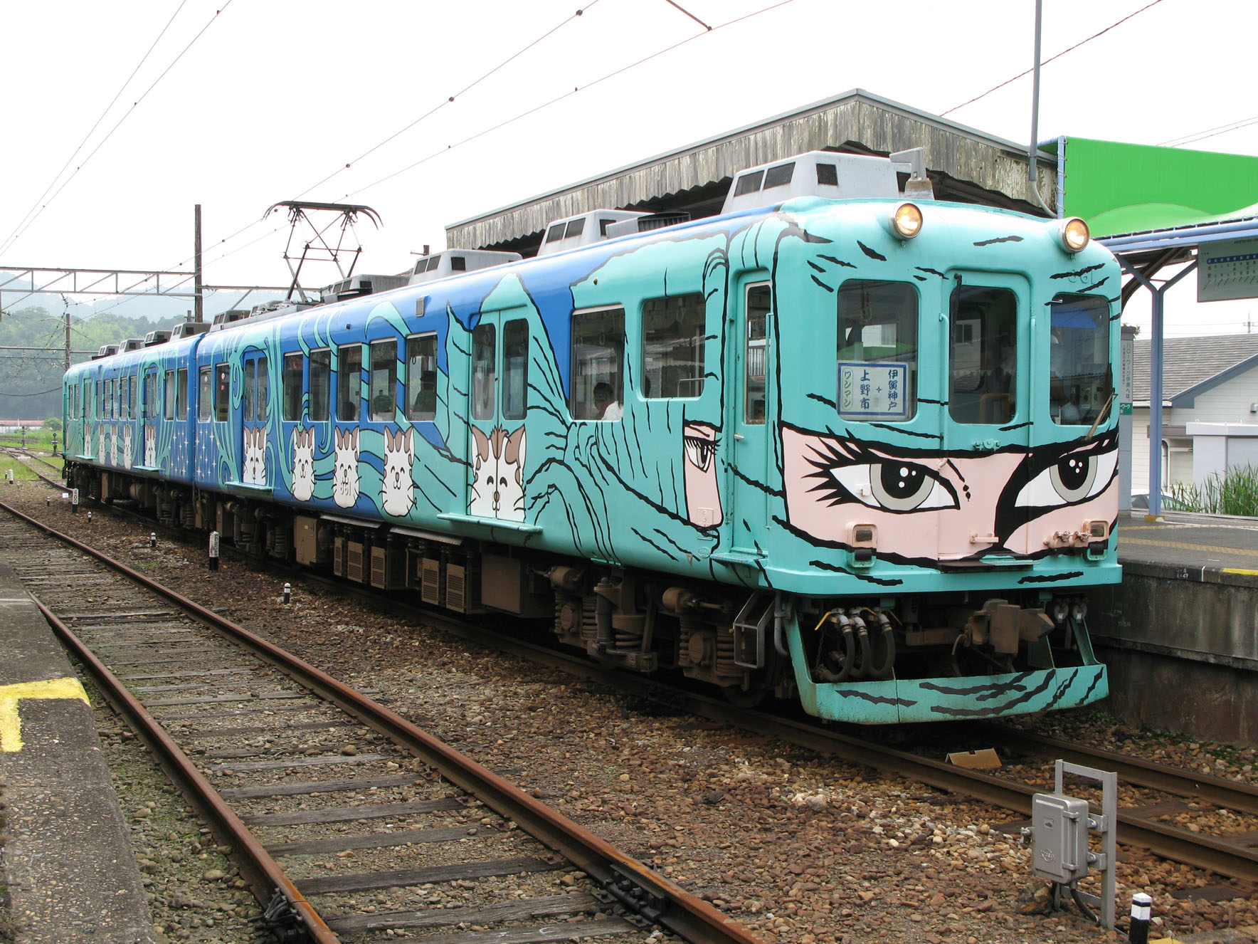 รถไฟสายคินเท็ตสึ 860 ซีรีส์ 861 ซึ่งมัตสึโมโตะได้ออกแบบตัวถัง