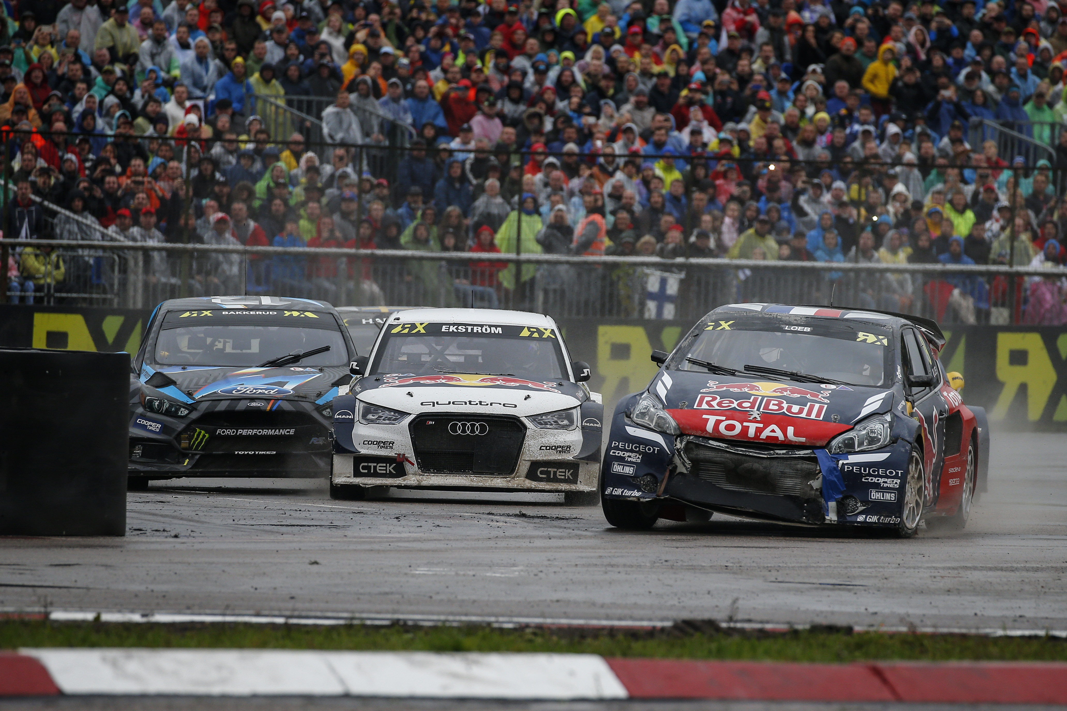 รถของโลบ เปอโยต์ 208 WRX ในการแข่งขัน World RX ที่ลัตเวีย ปี 2016
