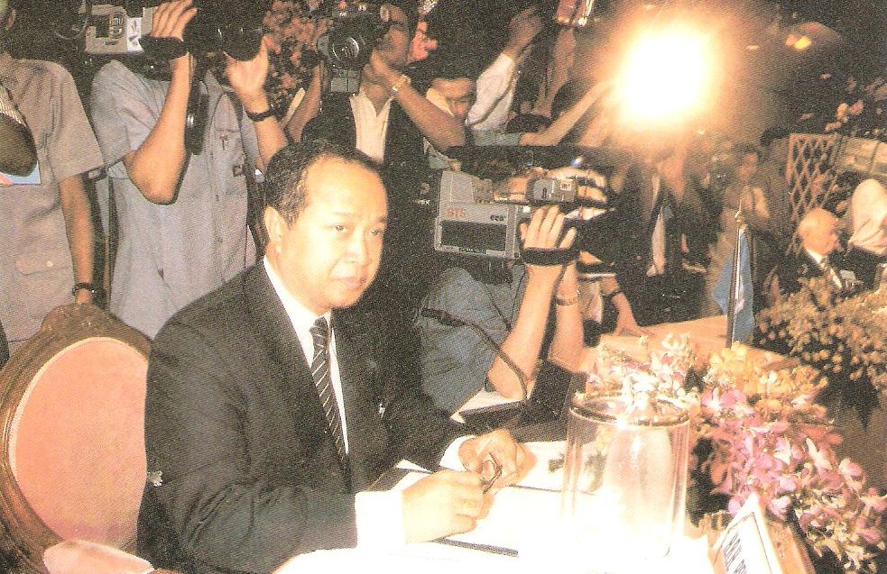 Ranariddh giving a press conference in 1993.