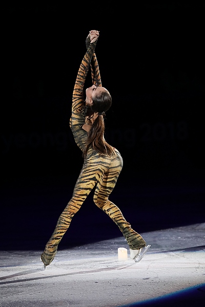 2018년 동계 올림픽 갈라에서 연기하는 자기토바