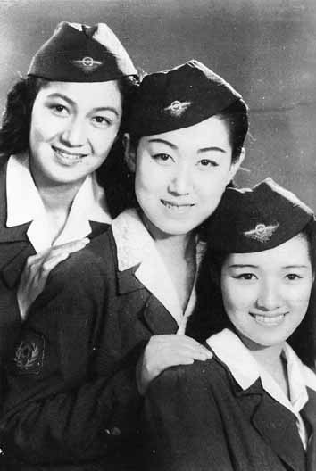 《북쪽의 세 사람》(1945년) 왼쪽부터 하라 세츠코, 야마네 도시코, 다카미네 히데코.