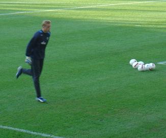 2007년 6월 잉글랜드 축구 국가대표팀과의 경기 전 몸을 푸는 폼