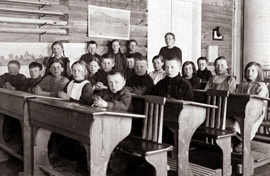 Siswa di Torvinen, Sodankylä, tahun 1920-an.