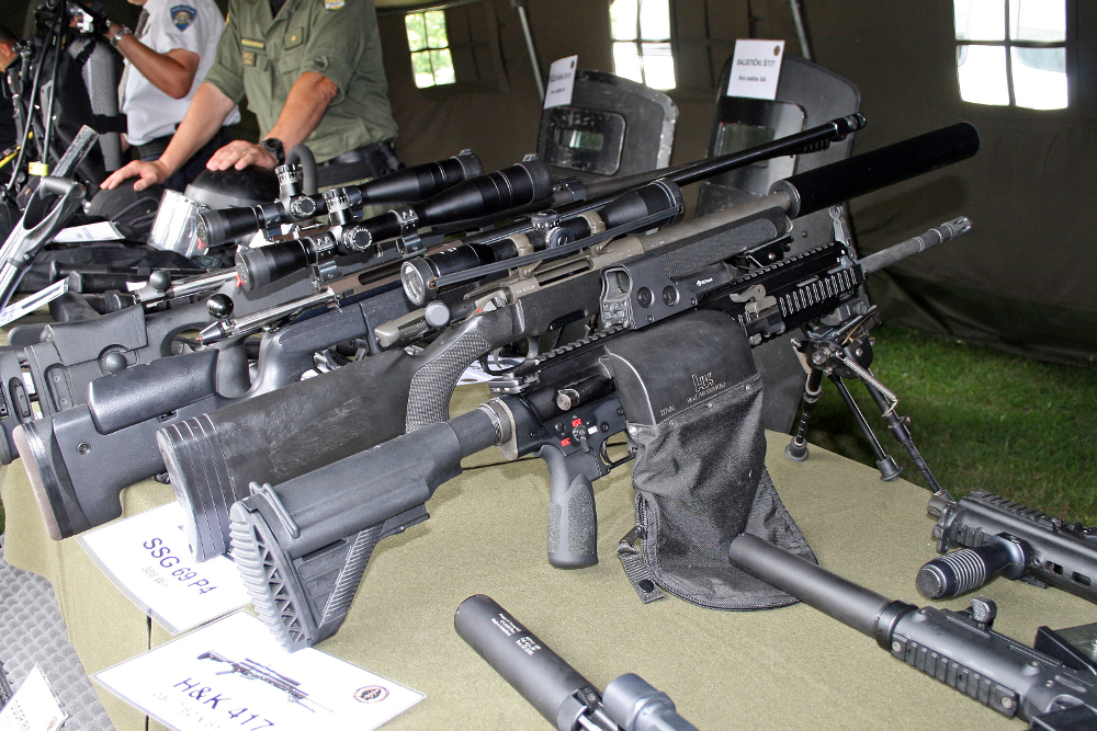 H&K HK417 12인치 배럴 모델<br/>(가장 앞에 있는 것)