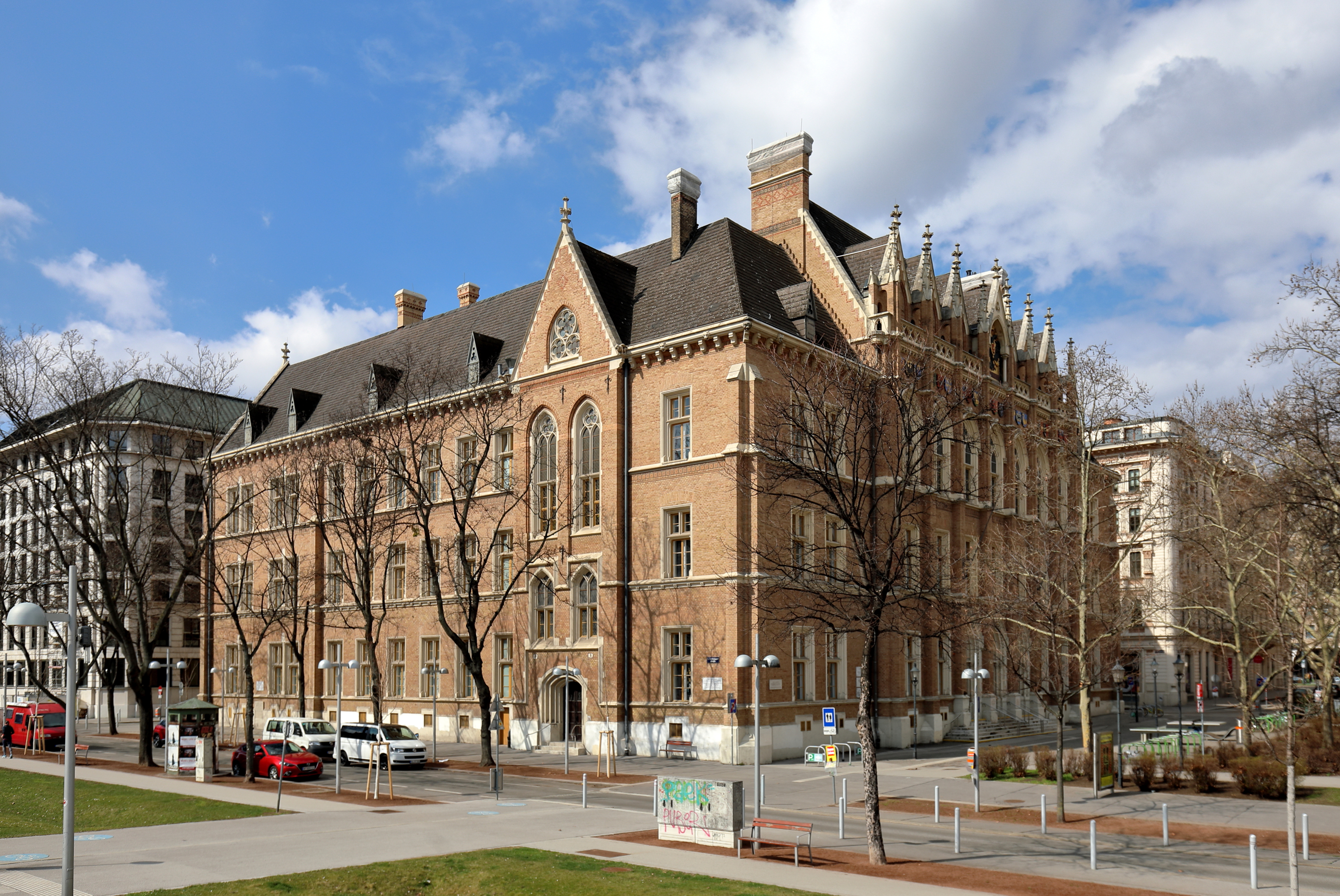 Akademisches Gymnasium ในกรุงเวียนนา สถานที่ที่เคลเซินสำเร็จการศึกษาระดับมัธยมศึกษา