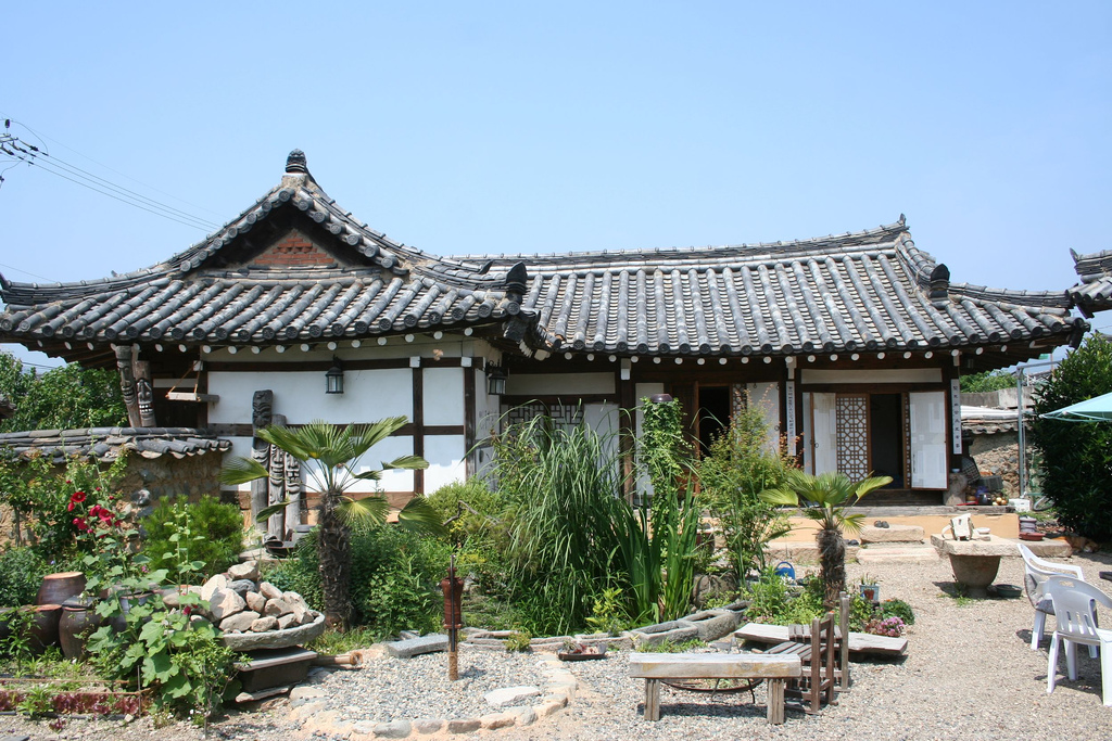 고관대작들의 주택에 지어졌던 사랑채의 일반적인 모습. 배희한은 민영휘의 집 사랑채를 비롯한 여러 고관의 집을 지었다.