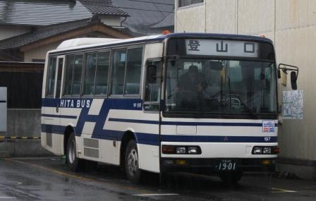 197<br />1994년까지 도입된 중형 일반 노선차는 이 도색이었다(현재는 전차 폐차되어 소멸).