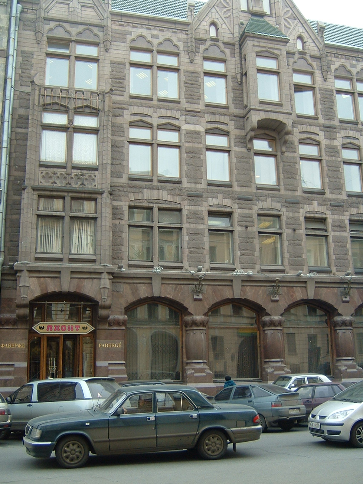 Kedai utama Fabergé di Saint Petersburg, yang secara rasmi dinamakan semula Yakhont (Delima) tetapi masih dikenali sebagai kedai Fabergé.