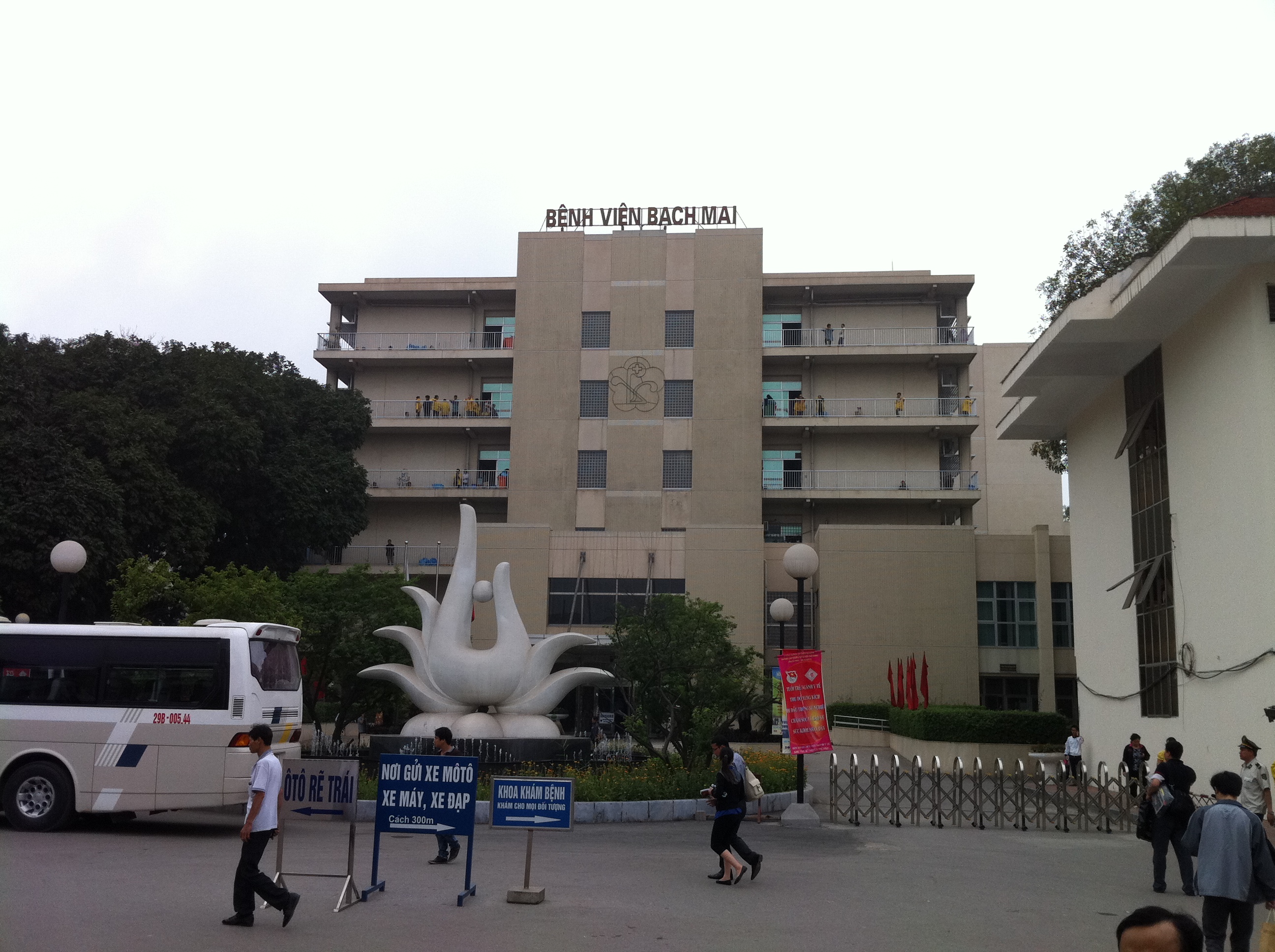 โรงพยาบาลบั๊กมาย (Bạch Mai Hospital) ในฮานอย 
