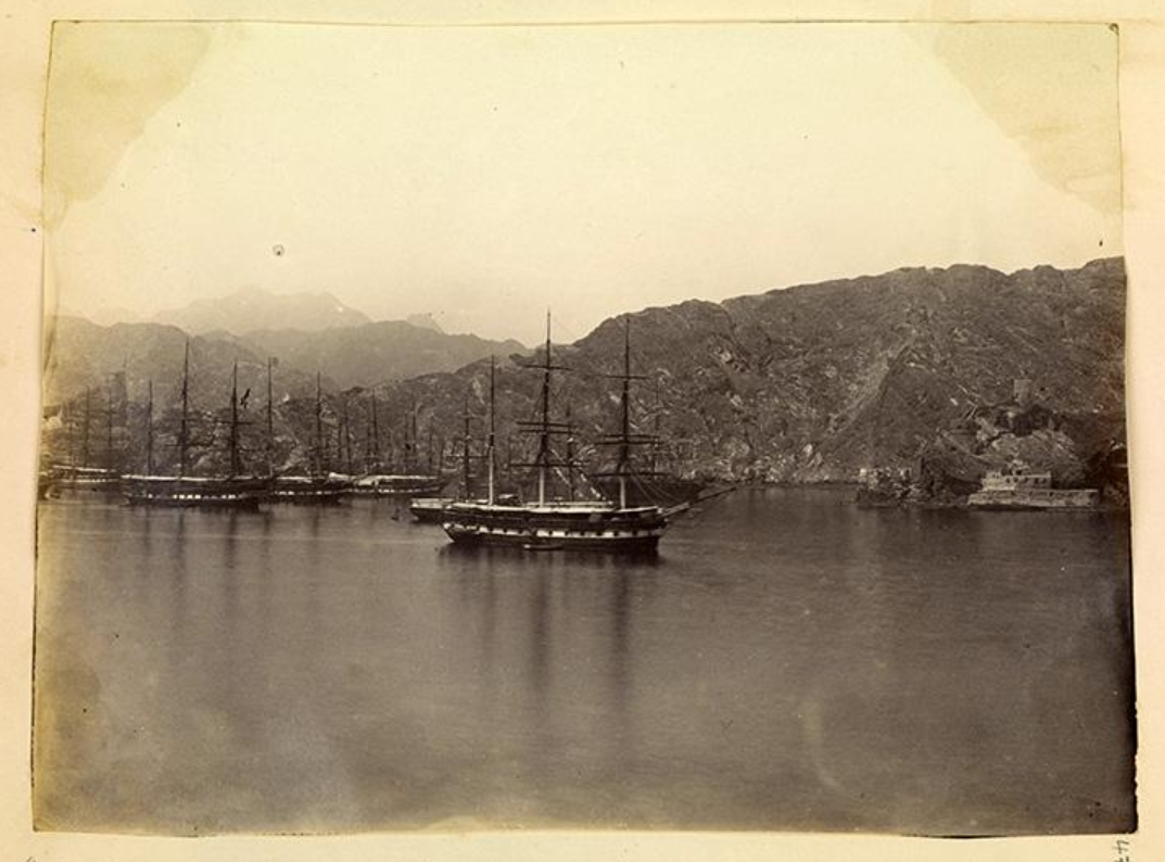 Sebuah skuadron angkatan laut Inggris di Muskat.
