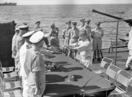 Penyerahan kalah tentera Jepun di Nauru di atas kapal HMAS Diamantina semasa Perang Dunia Kedua.
