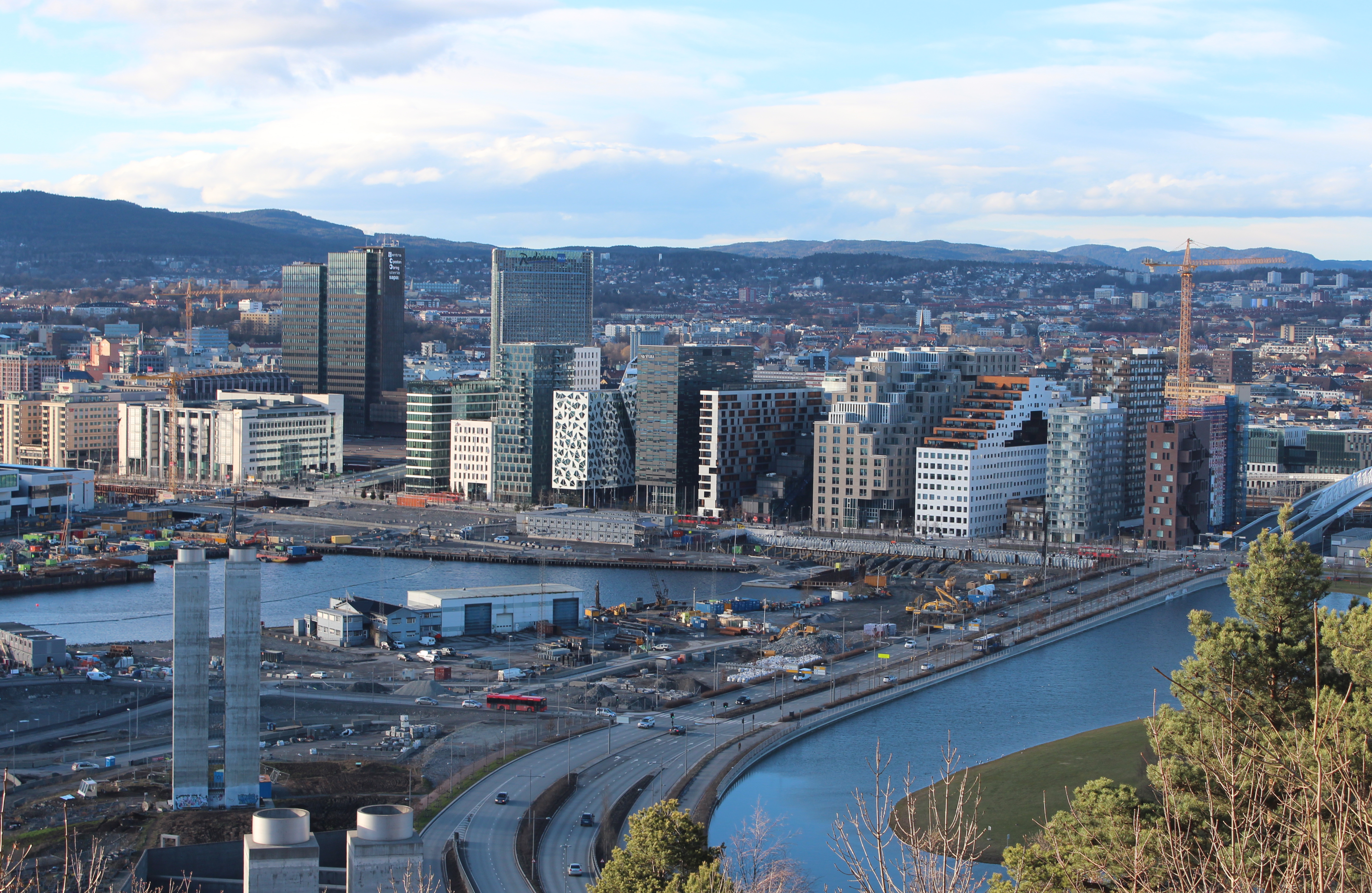 Oslo là thủ đô và thành phố lớn nhất của Na Uy.