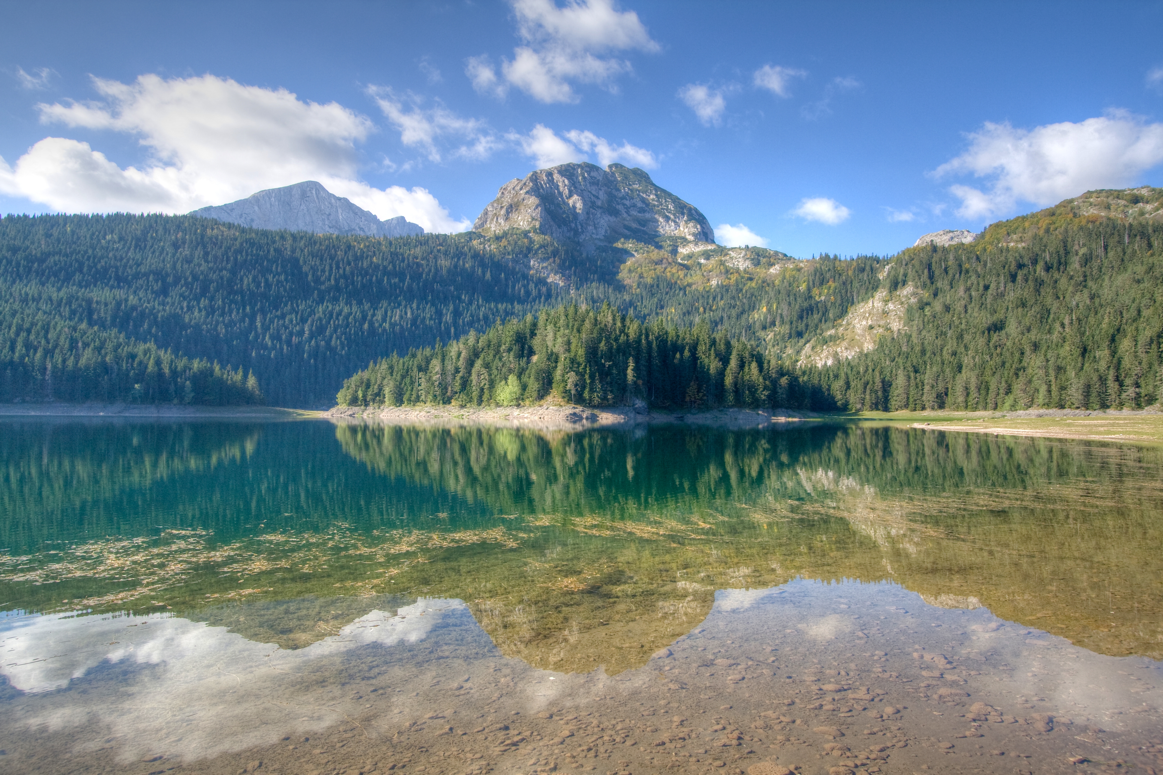 Danau Hitam di Taman Nasional Durmitor, sebuah Situs Warisan Dunia