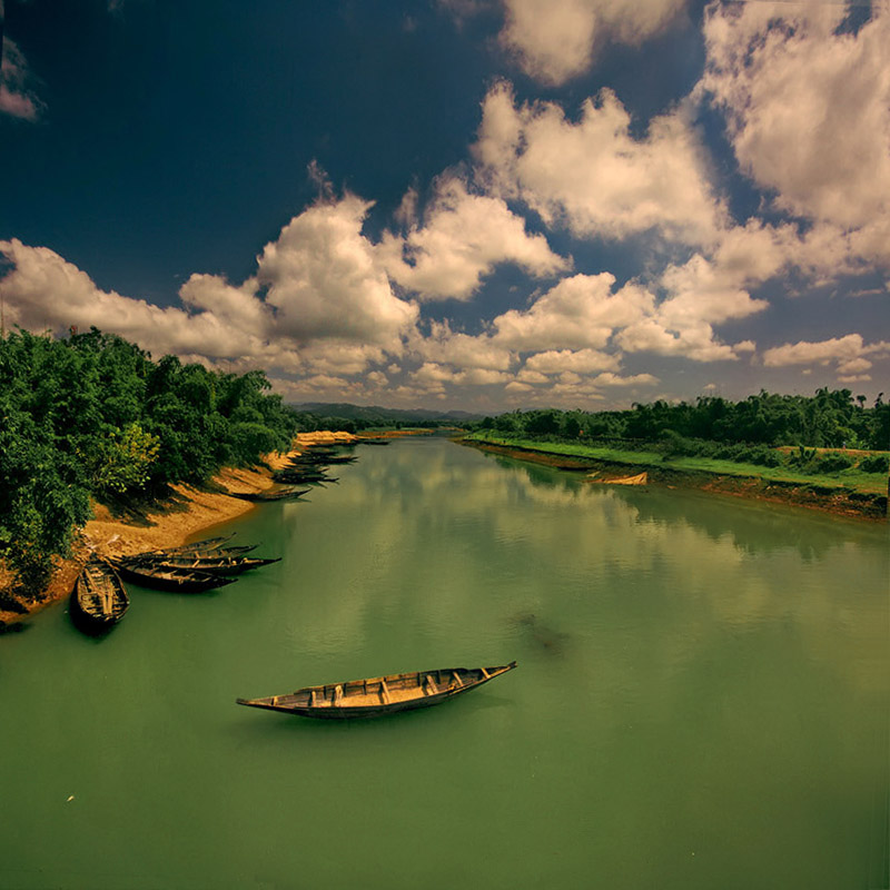 Perahu di sungai Jaflong, Divisi Sylhet. Bangladesh dijuluki