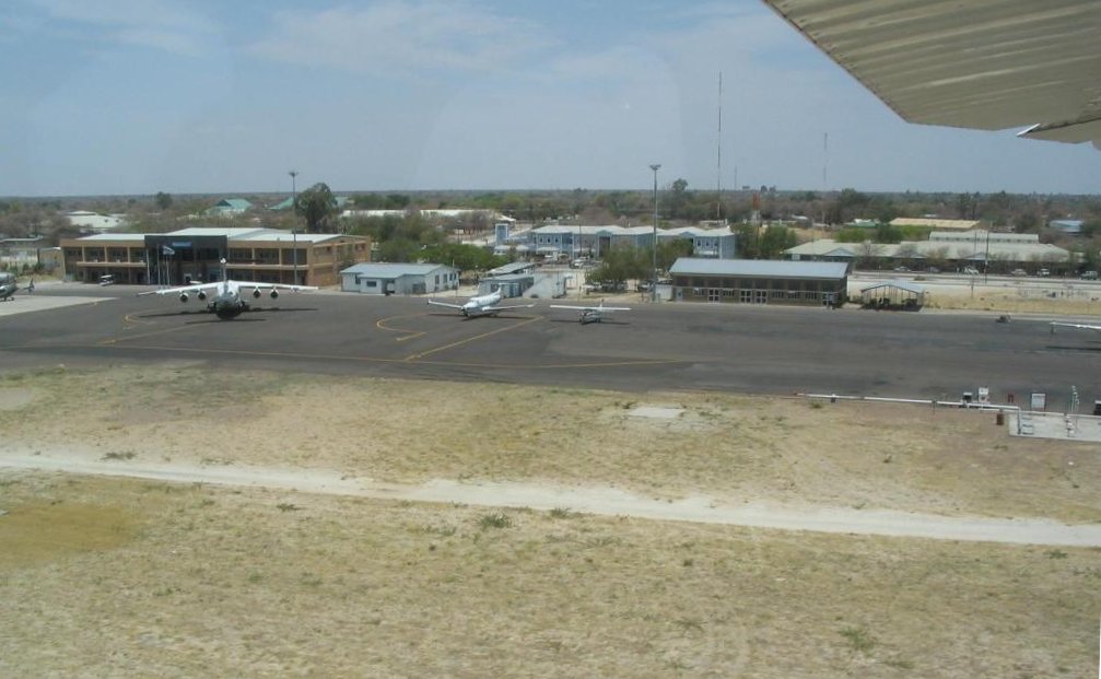 Bandara Maun, gerbang menuju Delta Okavango.