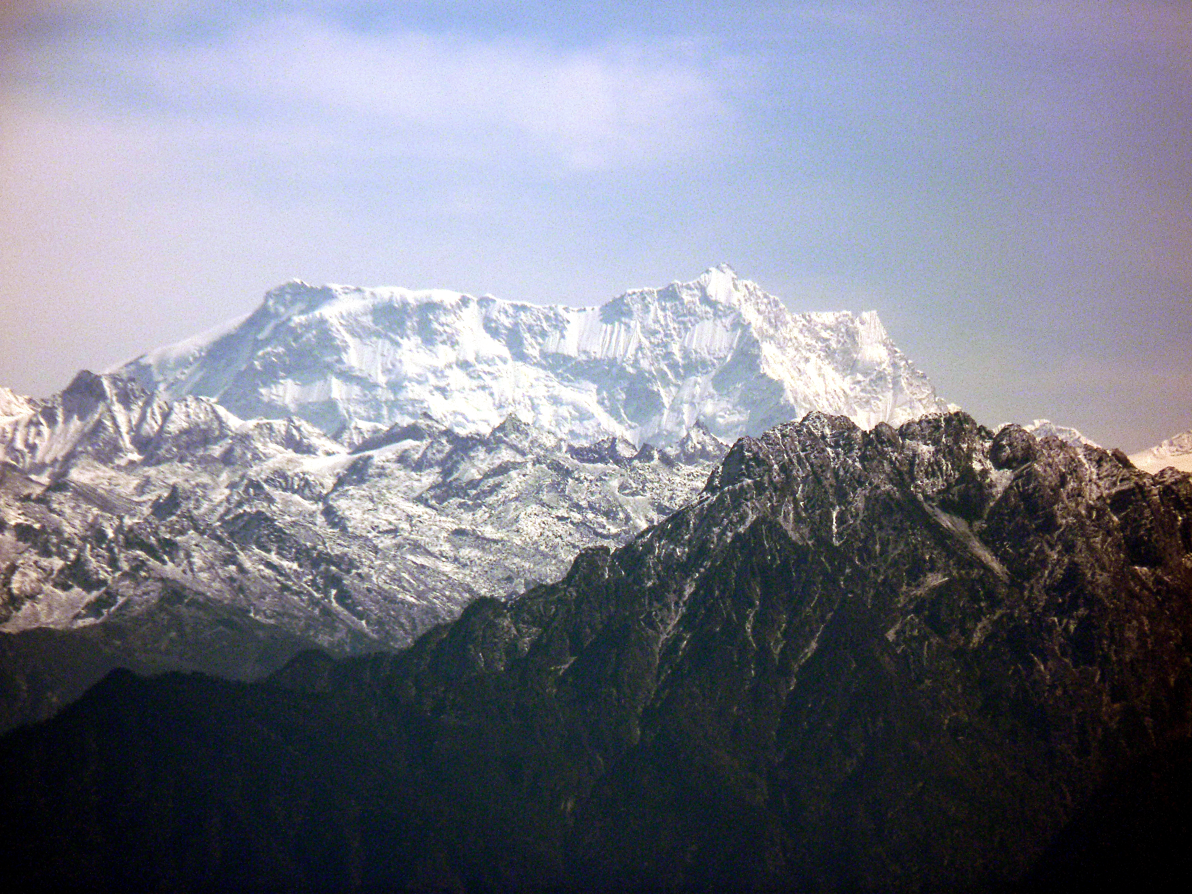 Gangkar Puensum, gunung tertinggi di Bhutan
