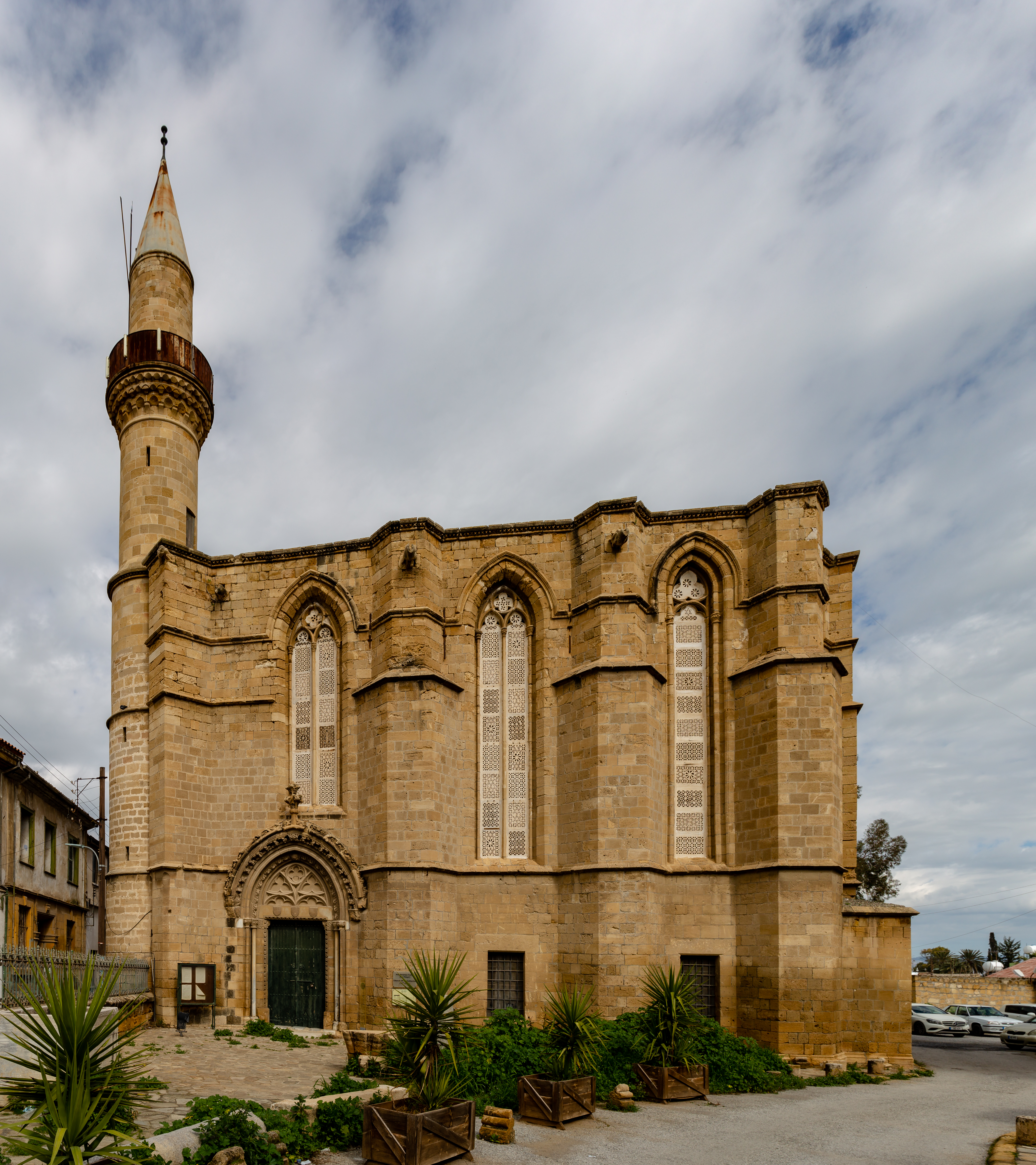 Nhà thờ Haydarpasha ở Nikosia, trước đây là Nhà thờ Thánh Catherine.