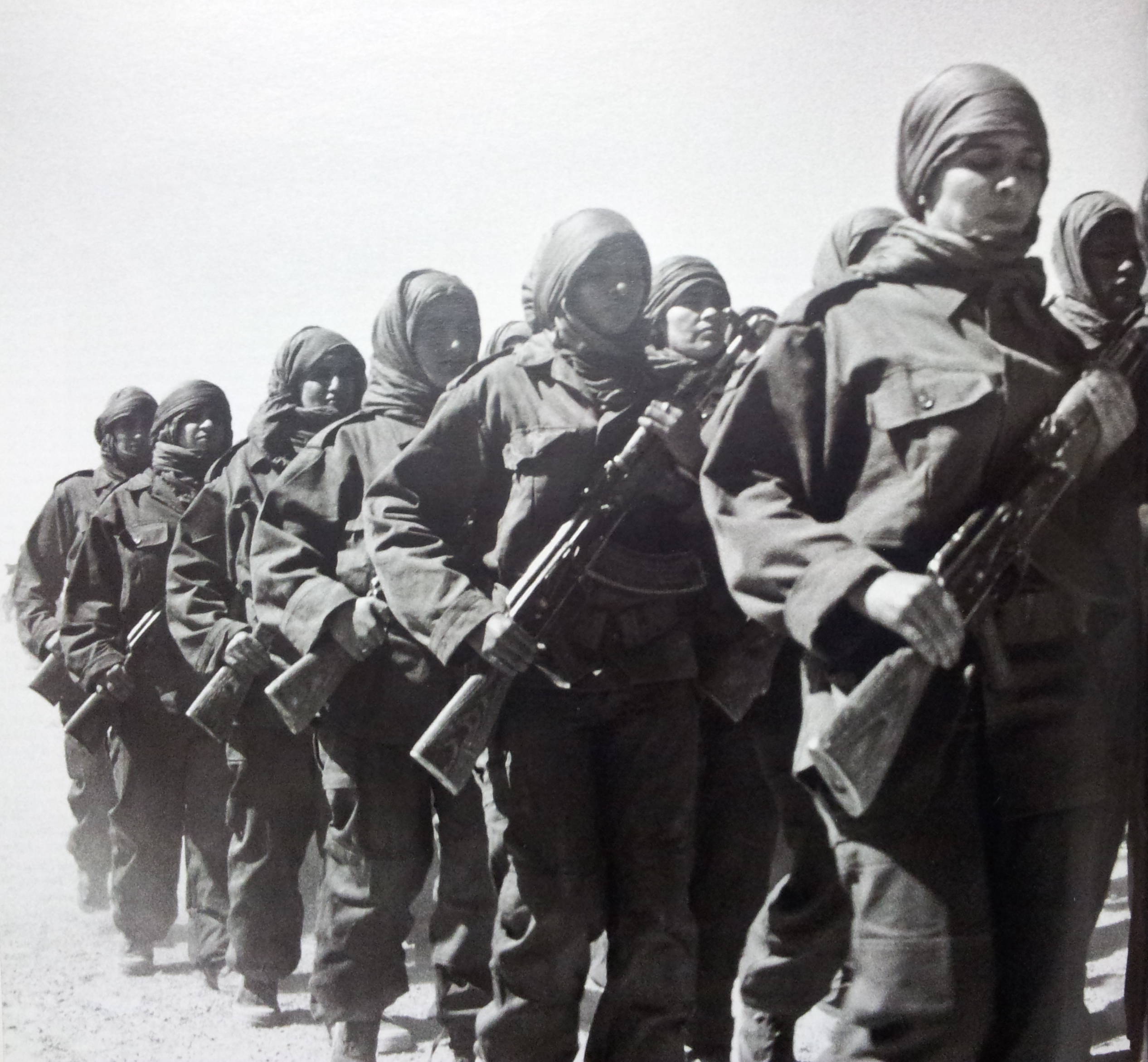 Pejuang wanita dari Tentara Pembebasan Rakyat Sahrawi.