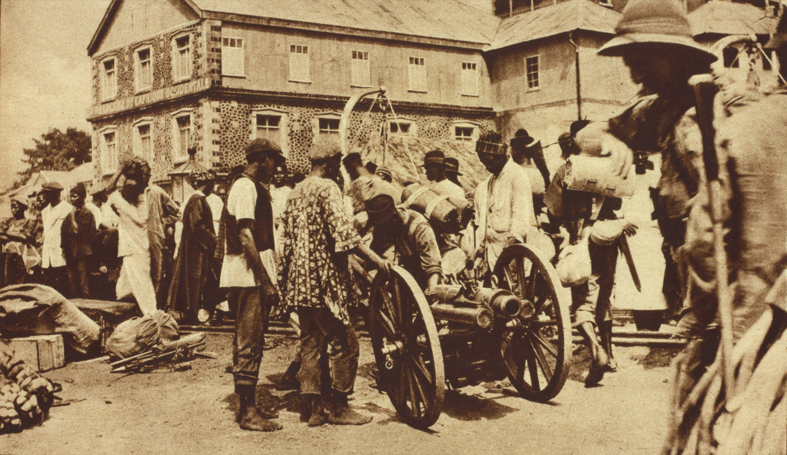 Pasukan Kampanye Afrika Barat Inggris di Freetown, 1914-1916. Keterangan yang dipublikasikan: 