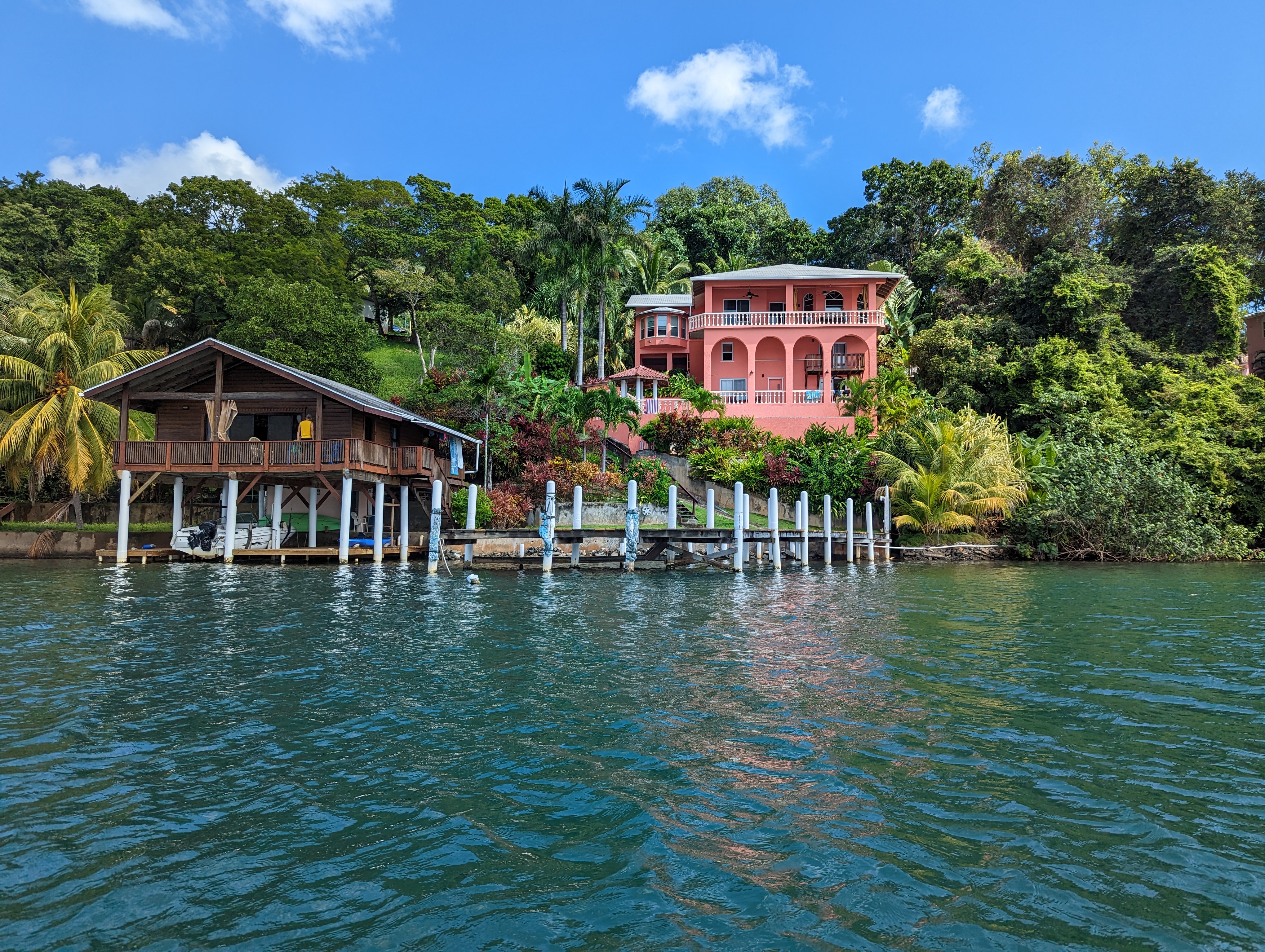 Oak Ridge, Pulau Roatan