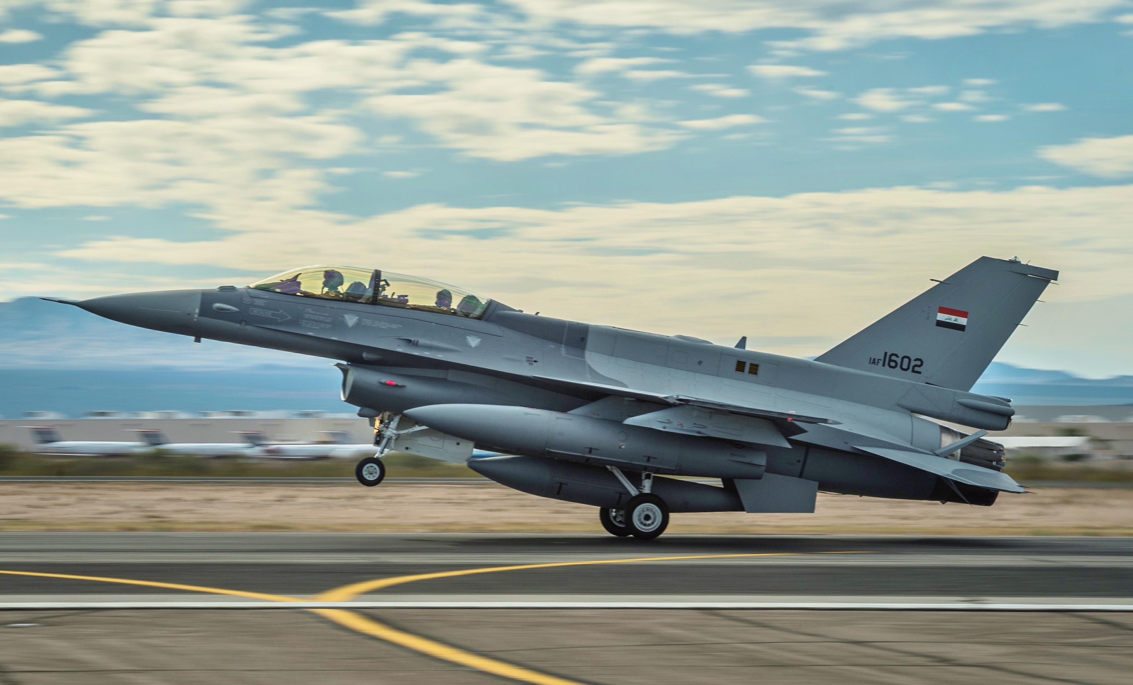 alt=F-16 của Iraq