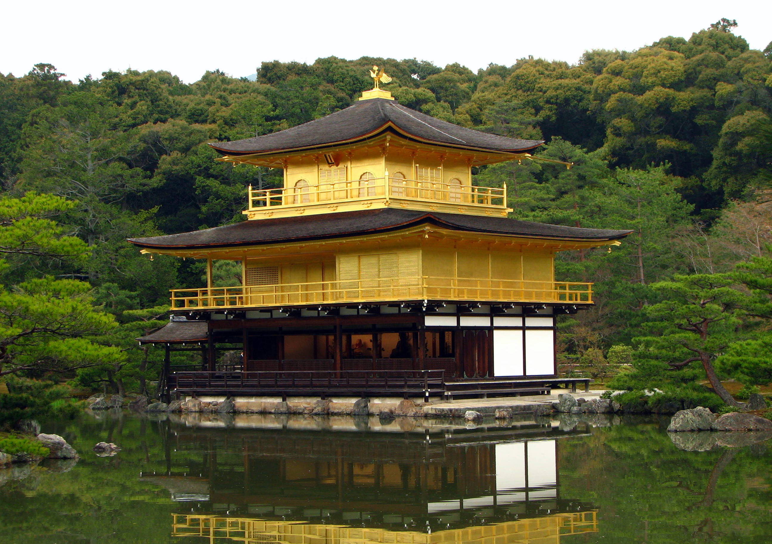 Kinkaku-ji atau 'Kuil Paviliun Emas' di Kyoto dan Situs Warisan Dunia UNESCO.