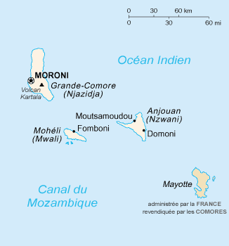 Bản đồ Comoros. Mayotte trên thực tế là một phần của Pháp nhưng chính phủ Comoros vẫn tuyên bố chủ quyền đối với hòn đảo này như một phần của Liên bang Comoros.