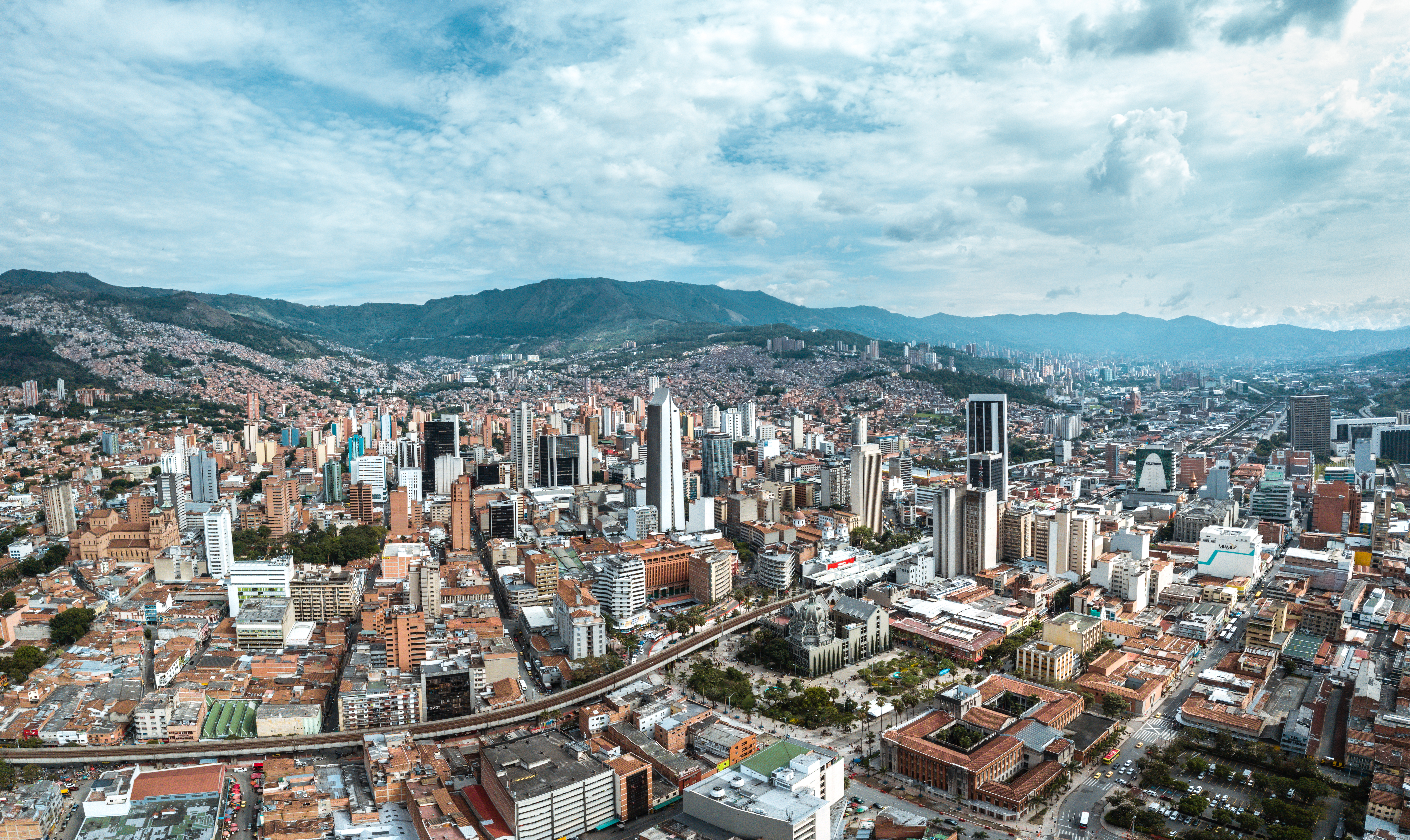 Pemandangan pusat kota Medellín.