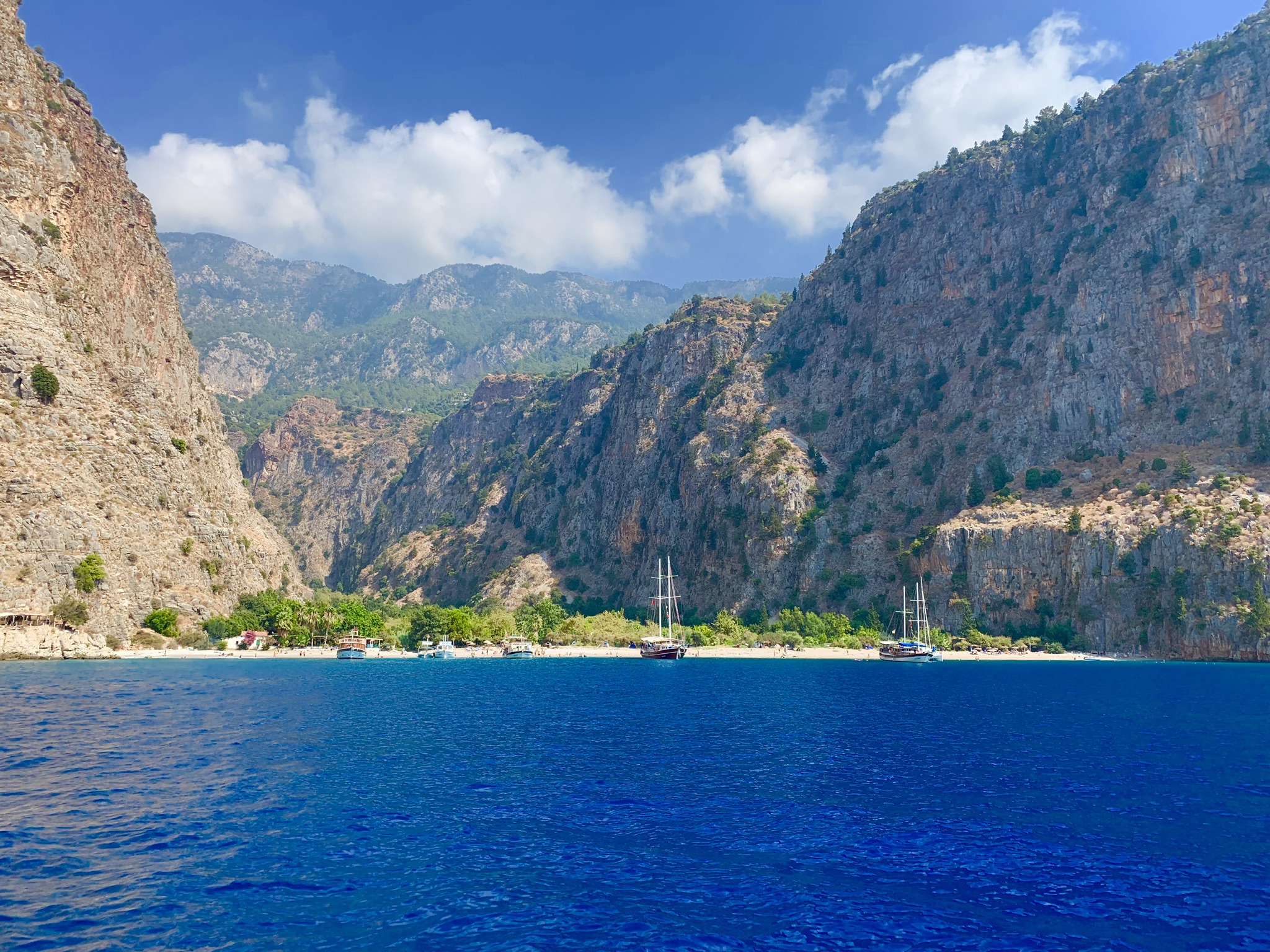 Kawasan Mediterranean: Lembah Rama-rama di Fethiye. Pantai-pantai Mediterranean terkenal di kalangan pelancong.