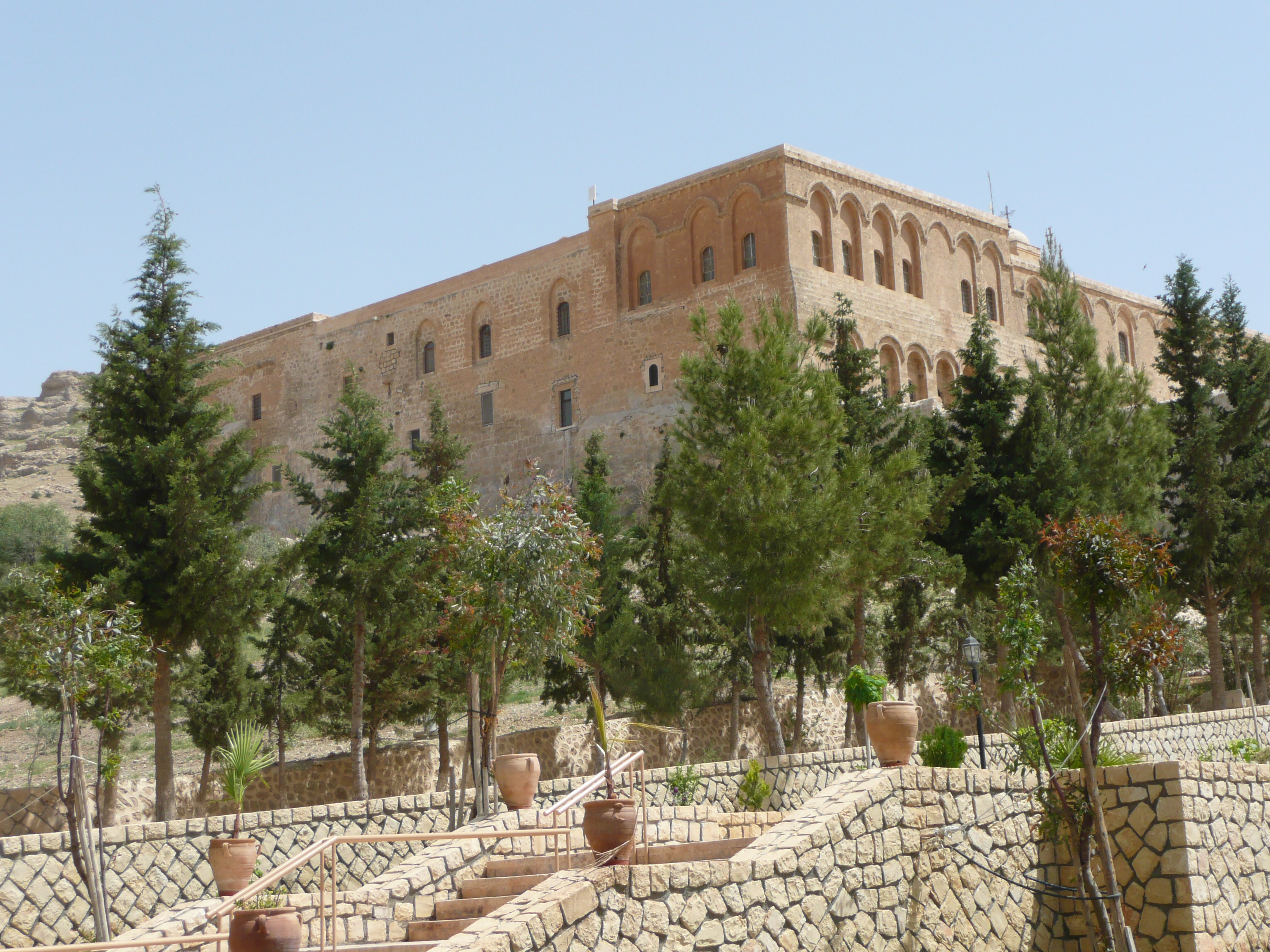 Biara Mor Hananyo berhampiran Mardin. Dari 1293 hingga 1932, ia adalah ibu pejabat Gereja Ortodoks Syria.