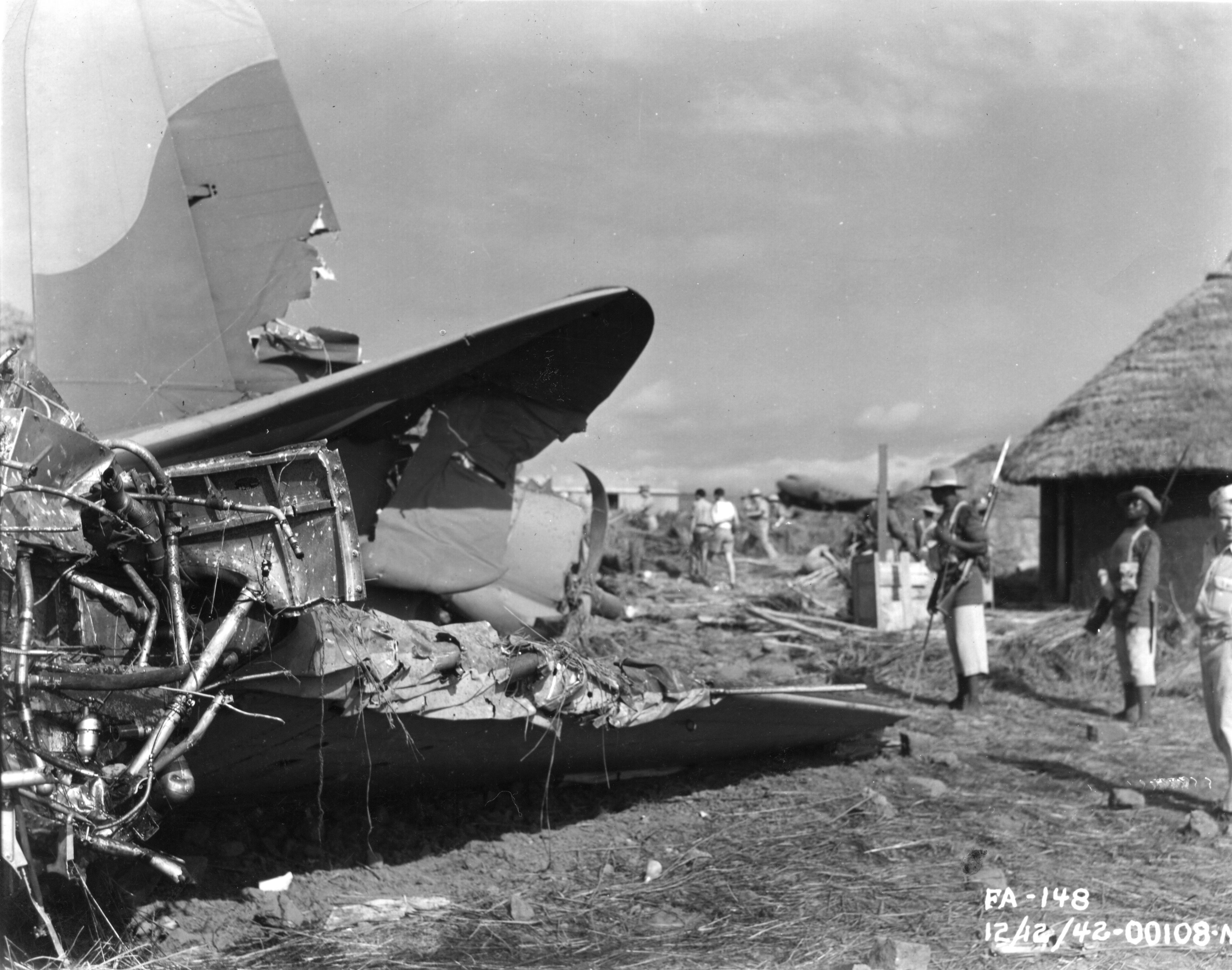 Sebuah pesawat pengebom jatuh di dekat Accra, ibu kota Ghana, pada 12 Desember 1942.