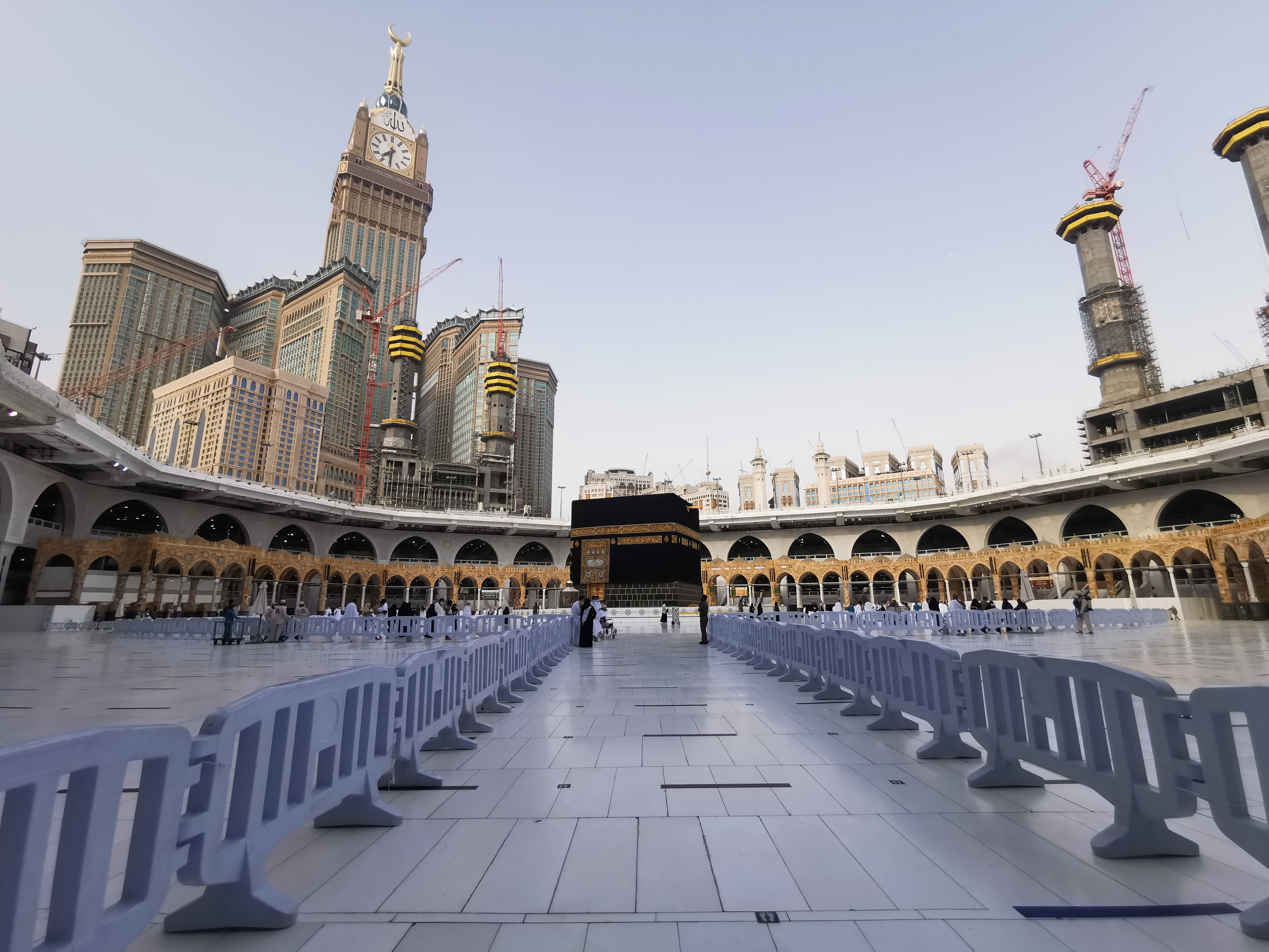 Pemandangan Masjidil Haram di Mekah, kota paling suci dalam Islam.