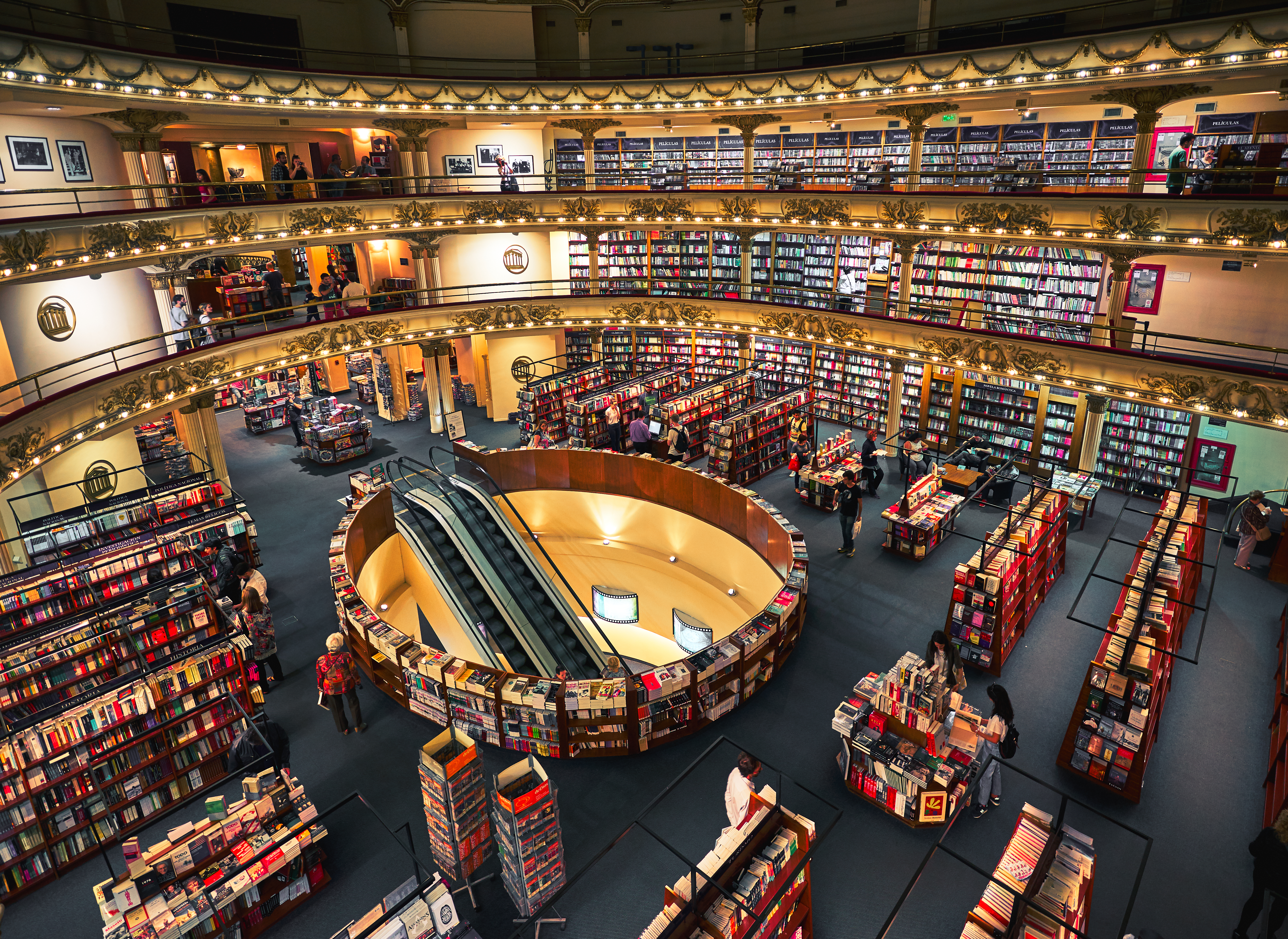 El Ateneo Grand Splendid diisytiharkan sebagai kedai buku kedua tercantik di dunia oleh The Guardian.