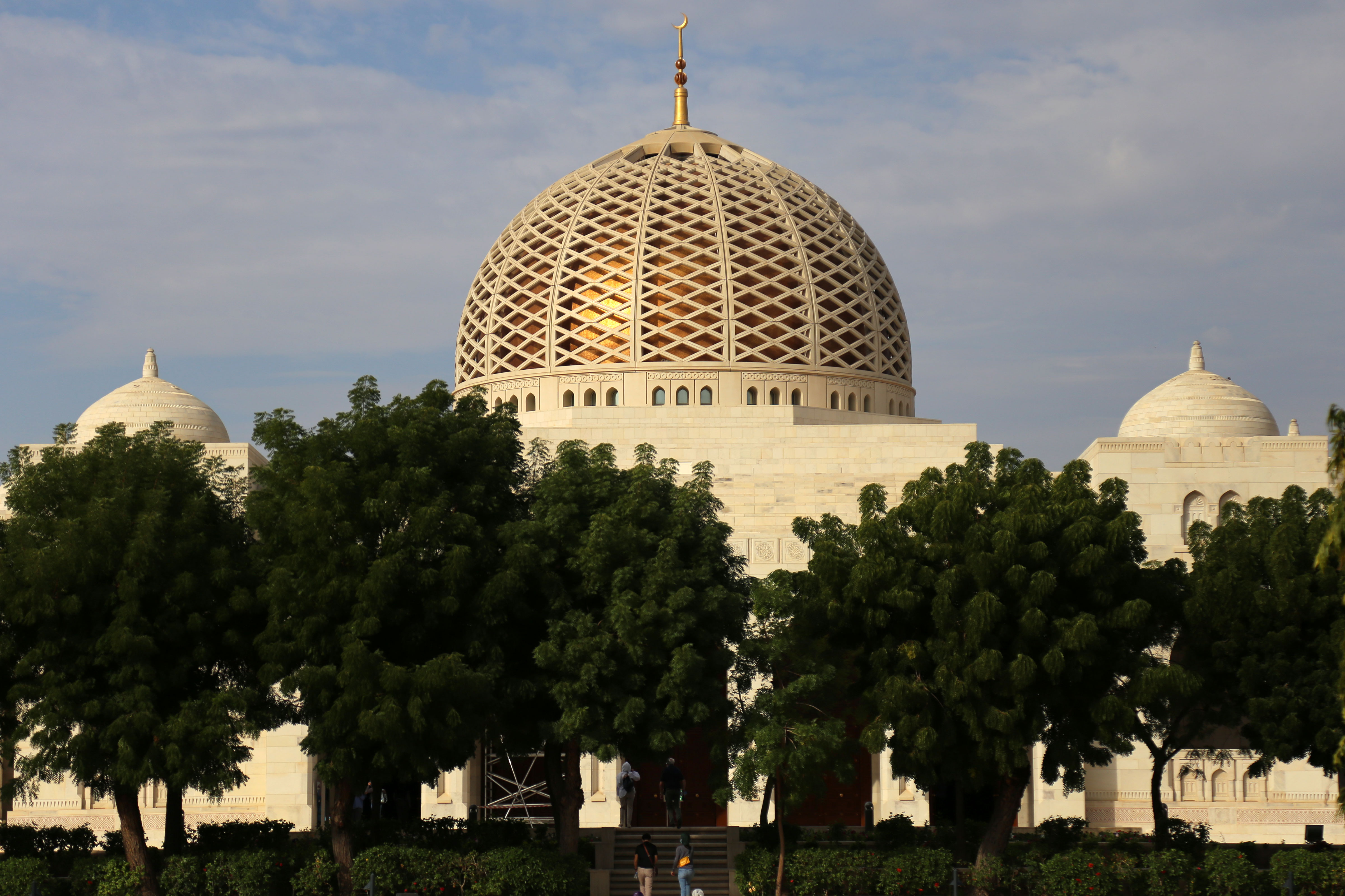 Nhà thờ Hồi giáo Lớn Sultan Qaboos, một biểu tượng của Muscat hiện đại.