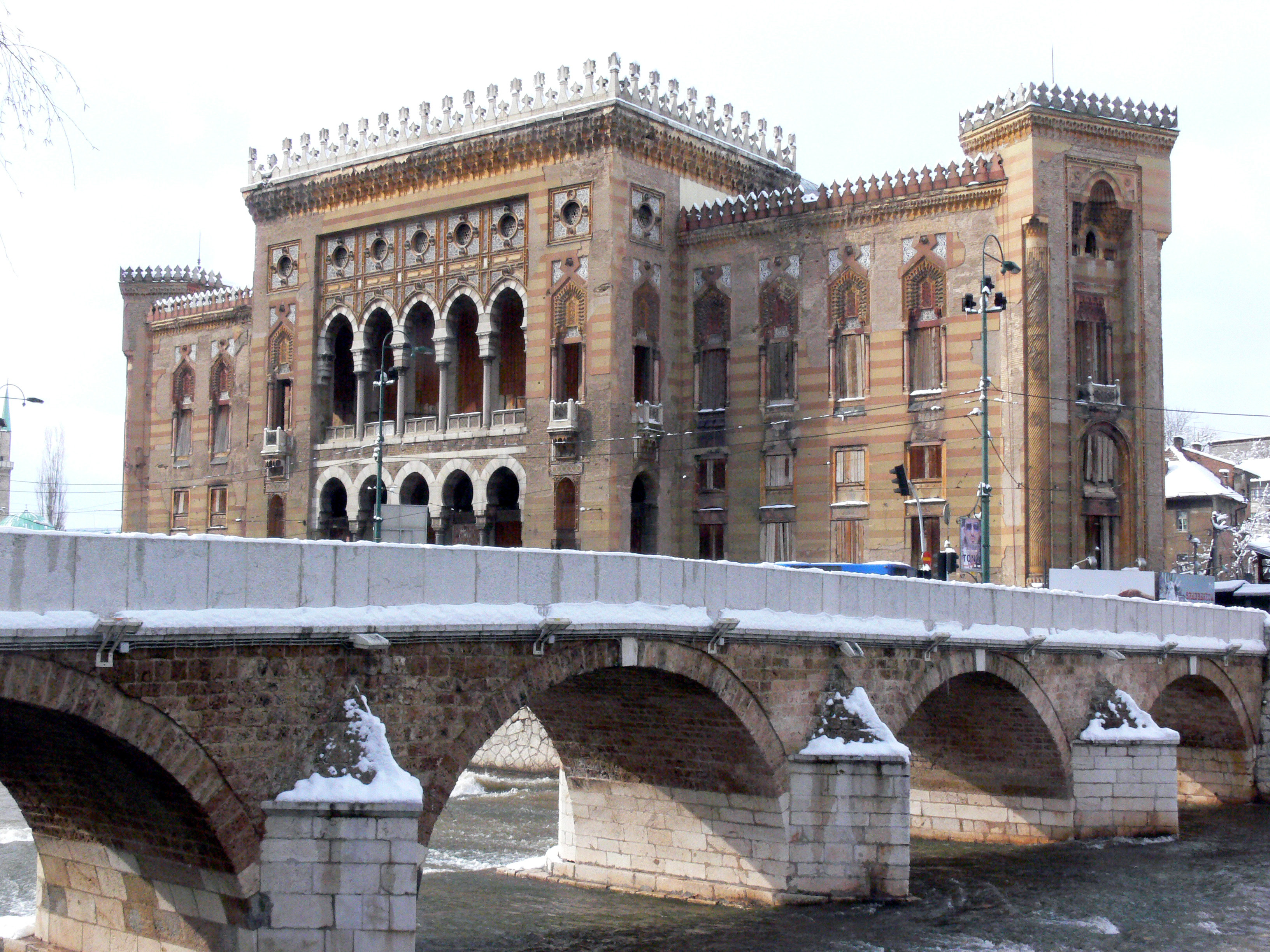 Thư viện Quốc gia và Đại học ở Sarajevo.
