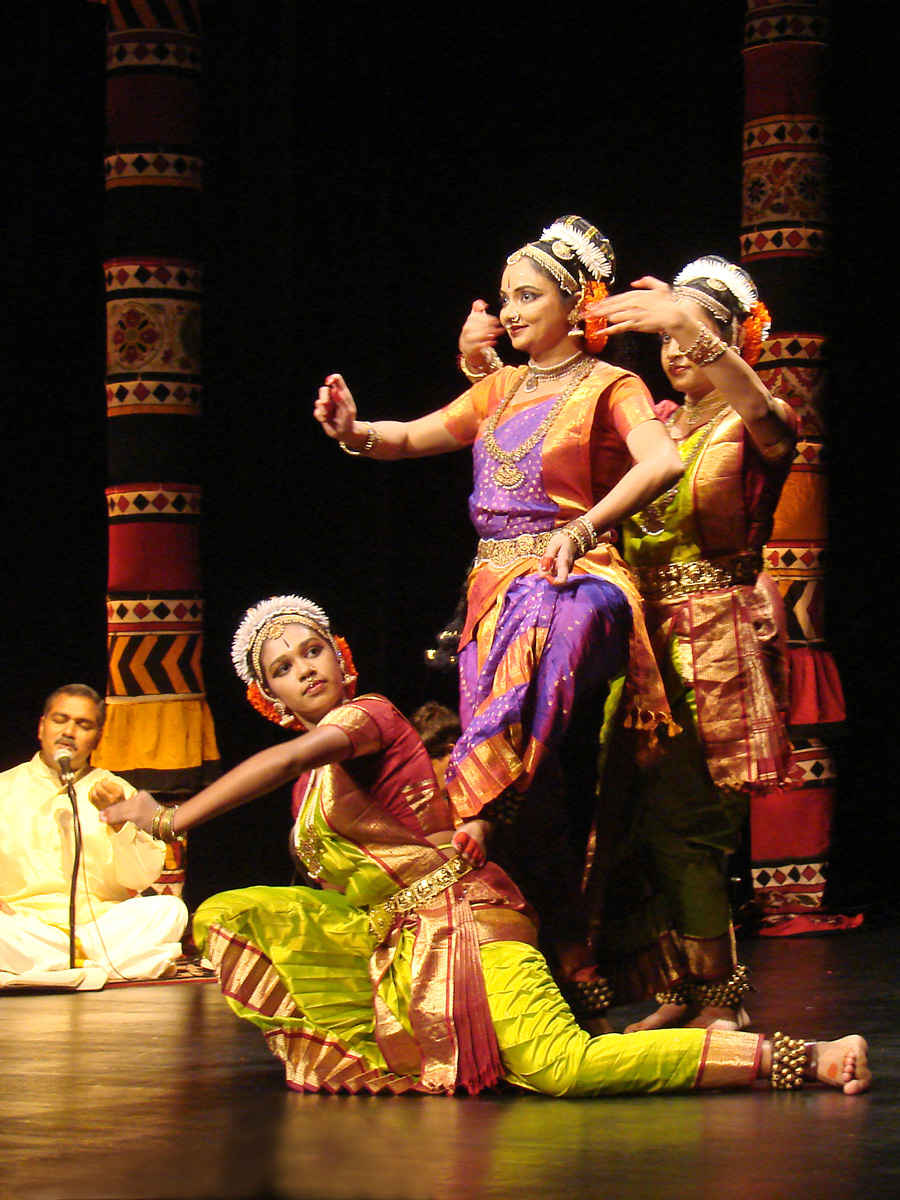 Một buổi biểu diễn điệu múa cổ điển Kuchipudi từ bang Andhra Pradesh ở miền nam.