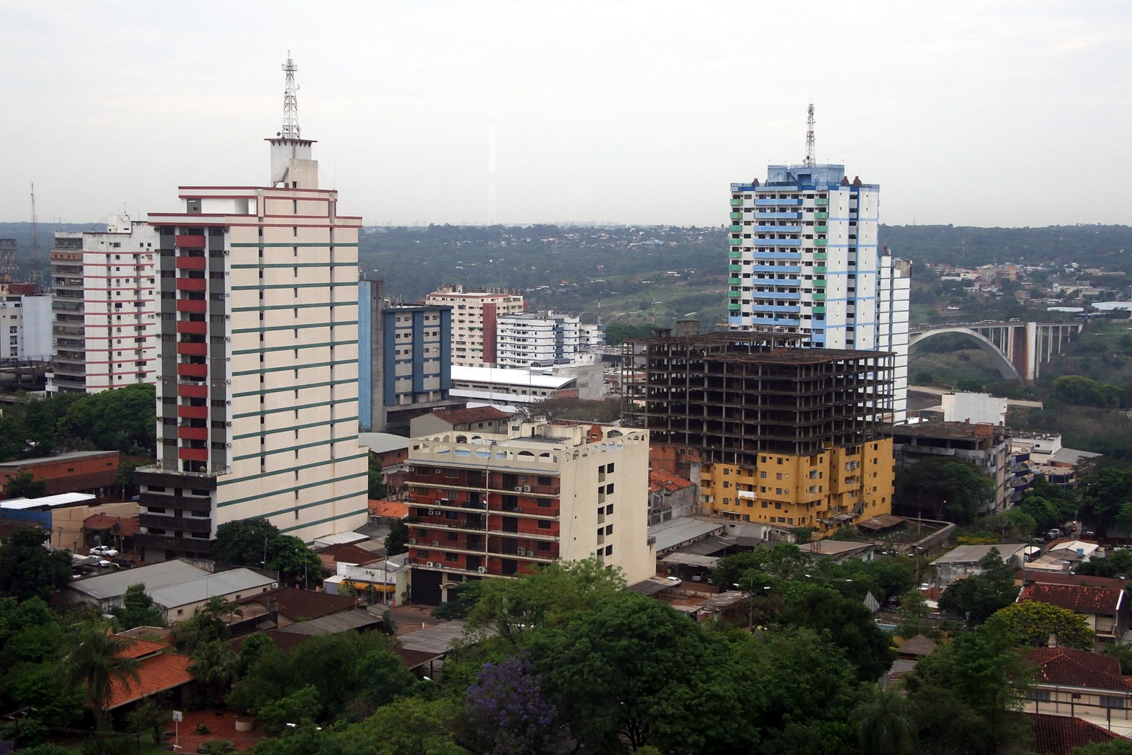 Pemandangan bandar Ciudad del Este.