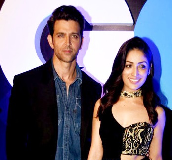 야미 가우탐(Yami Gautam영어)과 리틱 로샨(Hrithik Roshan영어)이 2017년 영화 『카빌』(Kaabil영어) 홍보 행사에서.