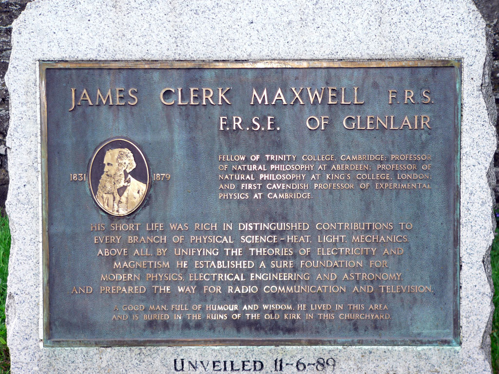 Bia tưởng niệm James Clerk Maxwell đứng trước nhà thờ ở Parton (Galloway).
